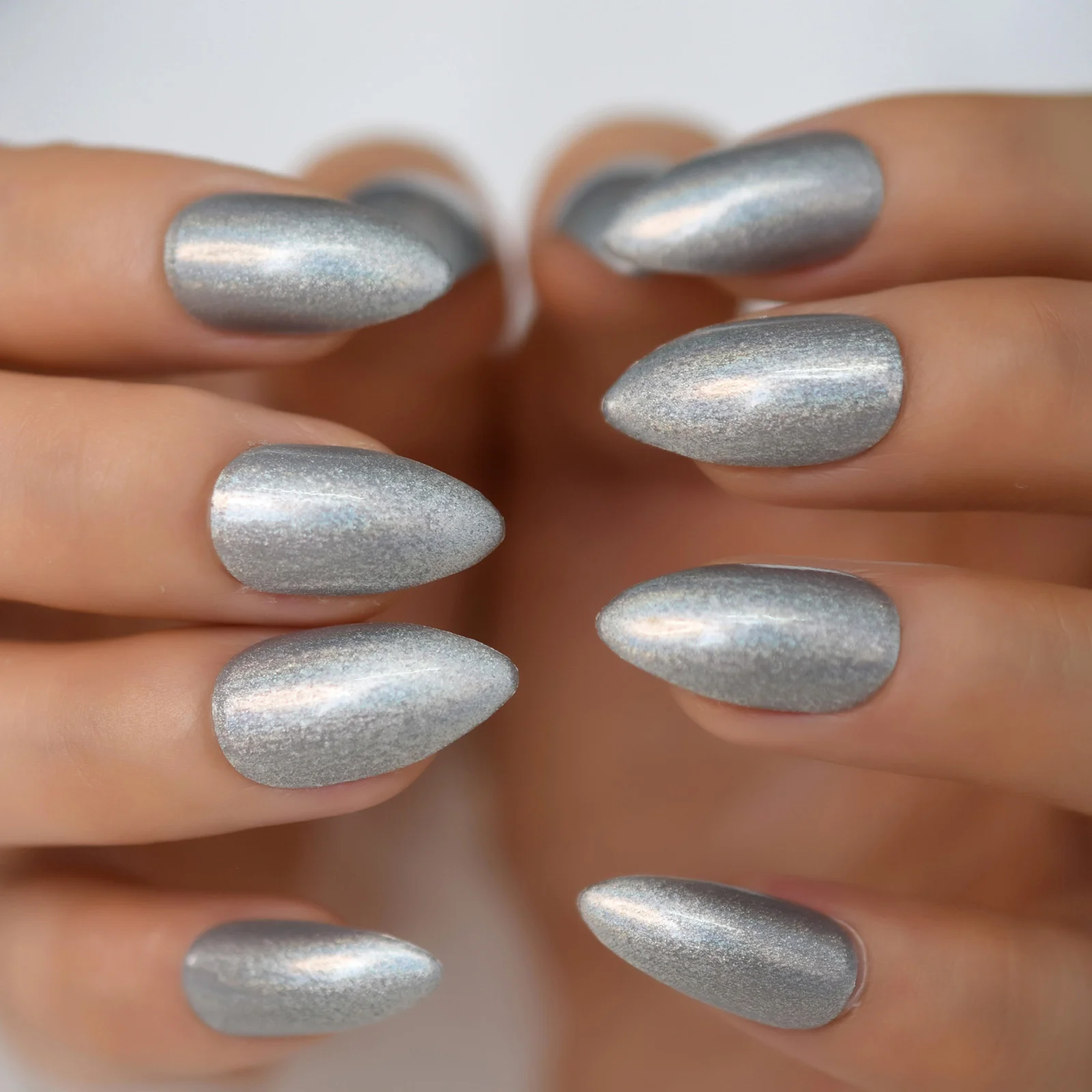 Shimmer Fine Glitter Press On Nails Shiny Holo Silver Dust Stiletto Unghie finte Punte progettate da donna per le dita della ragazza delle donne