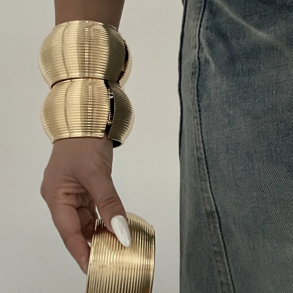KMVEXO Gold Color Exaggerated Punk Wide Chunky Wide Bangle Vintage Minimalist Thick Charm Massive Bracelet Fashion Show Jewelry