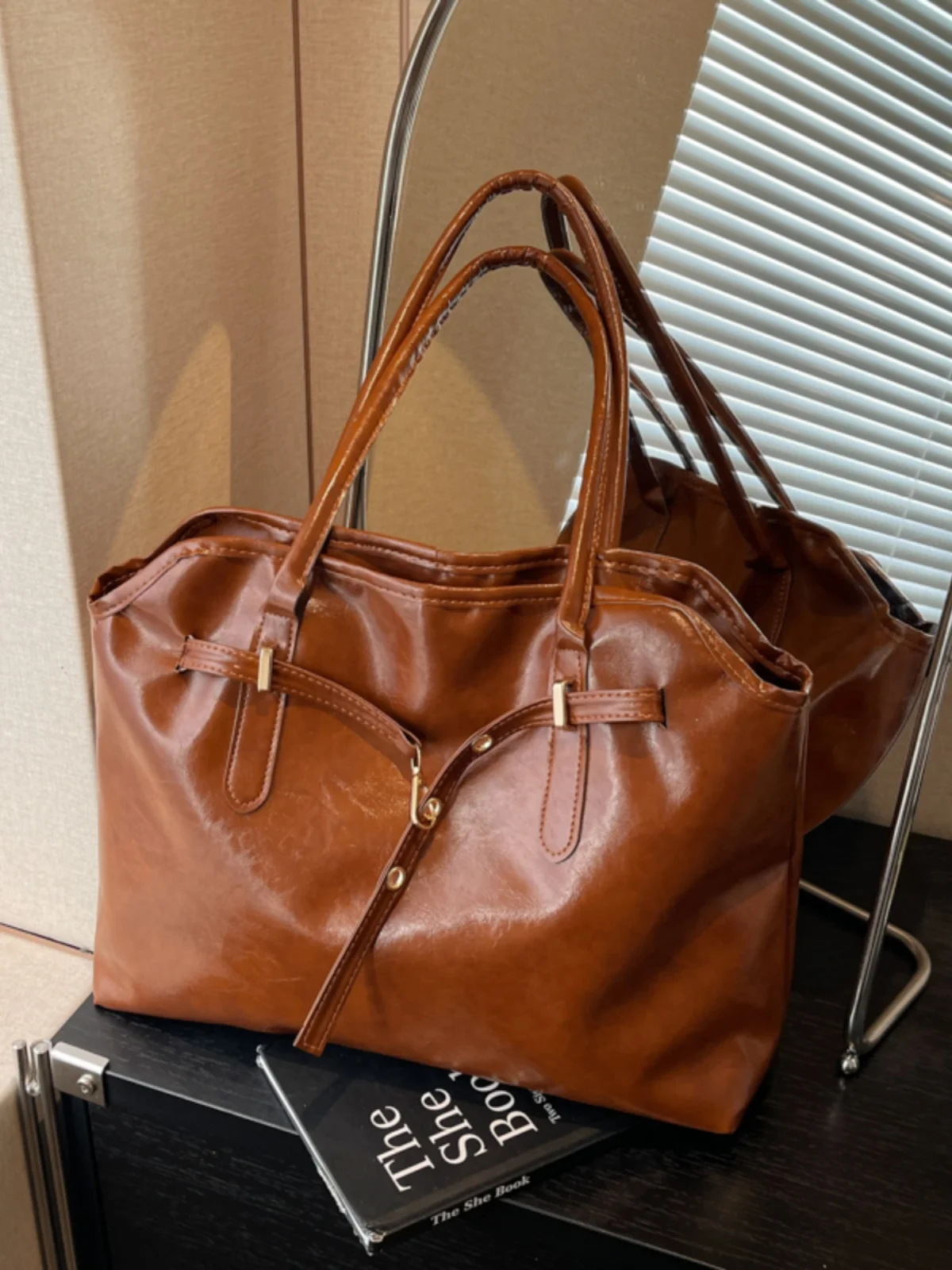 

Большая сумка-тоут в стиле ретро, женская модная повседневная сумка через плечо, новинка 2025, универсальная сумка на одно плечо