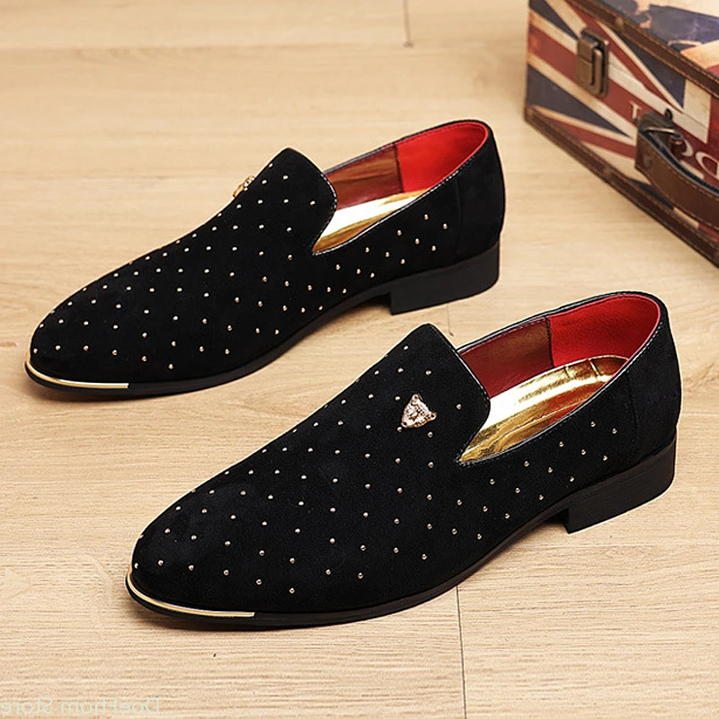 

Plus Size New Shoes for Men Leather Casual Shoes Fashion Small Rivet Pointed Toe Microfiber Fabric Dress Shoes Slip-on Loafers