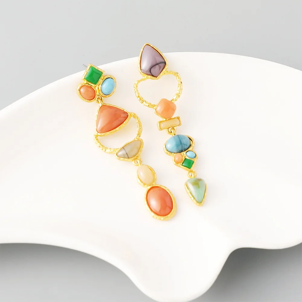 Asymmetrical women's trendy retro niche ins style, light luxury and versatile long earrings are in stock.
