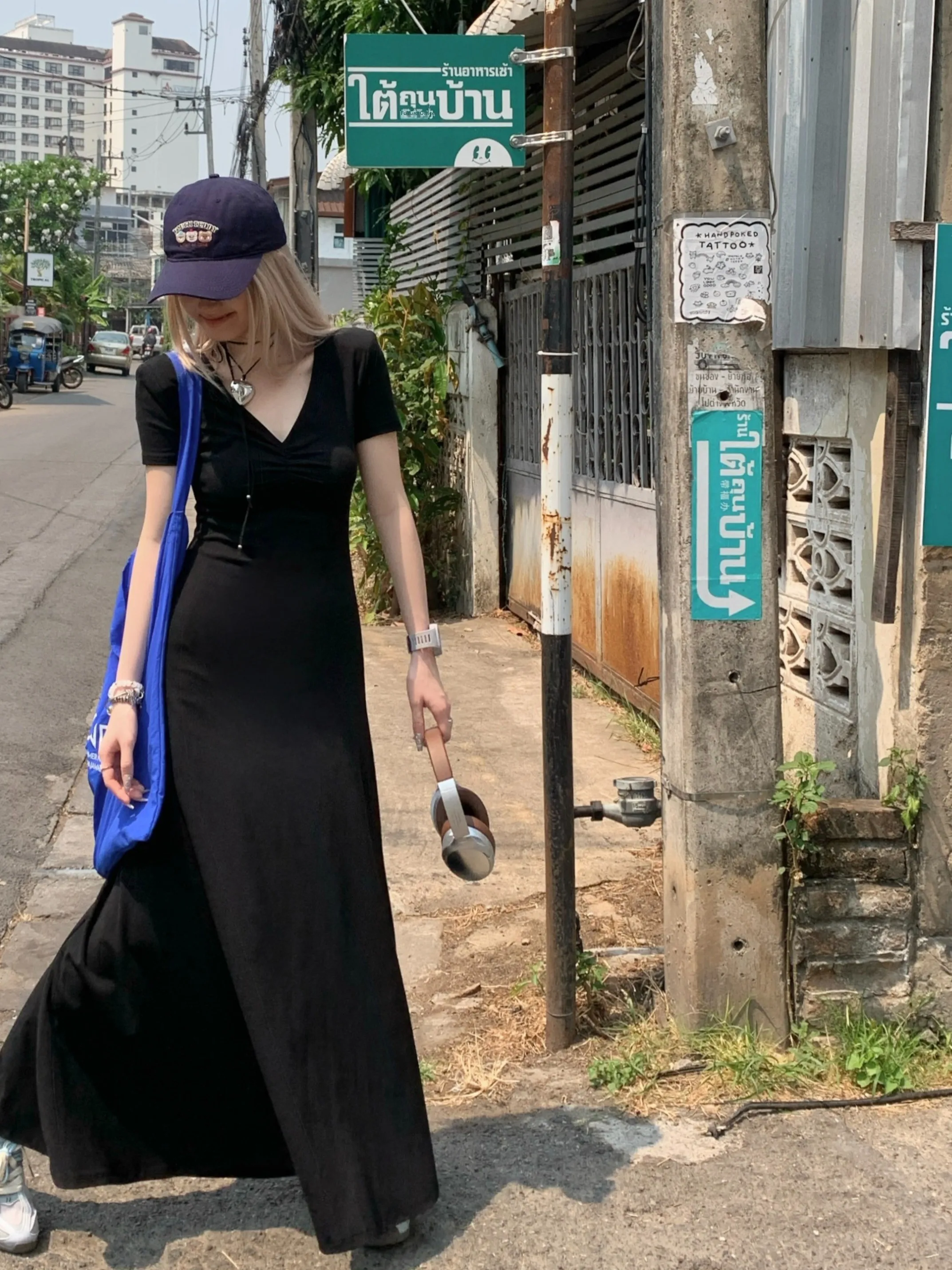 

Slimming plus Size Dress V-Neck Waist-Cinching Short Sleeve Long Dress Retro Shoulder-Length Black Dress Korean Style A-Line ...