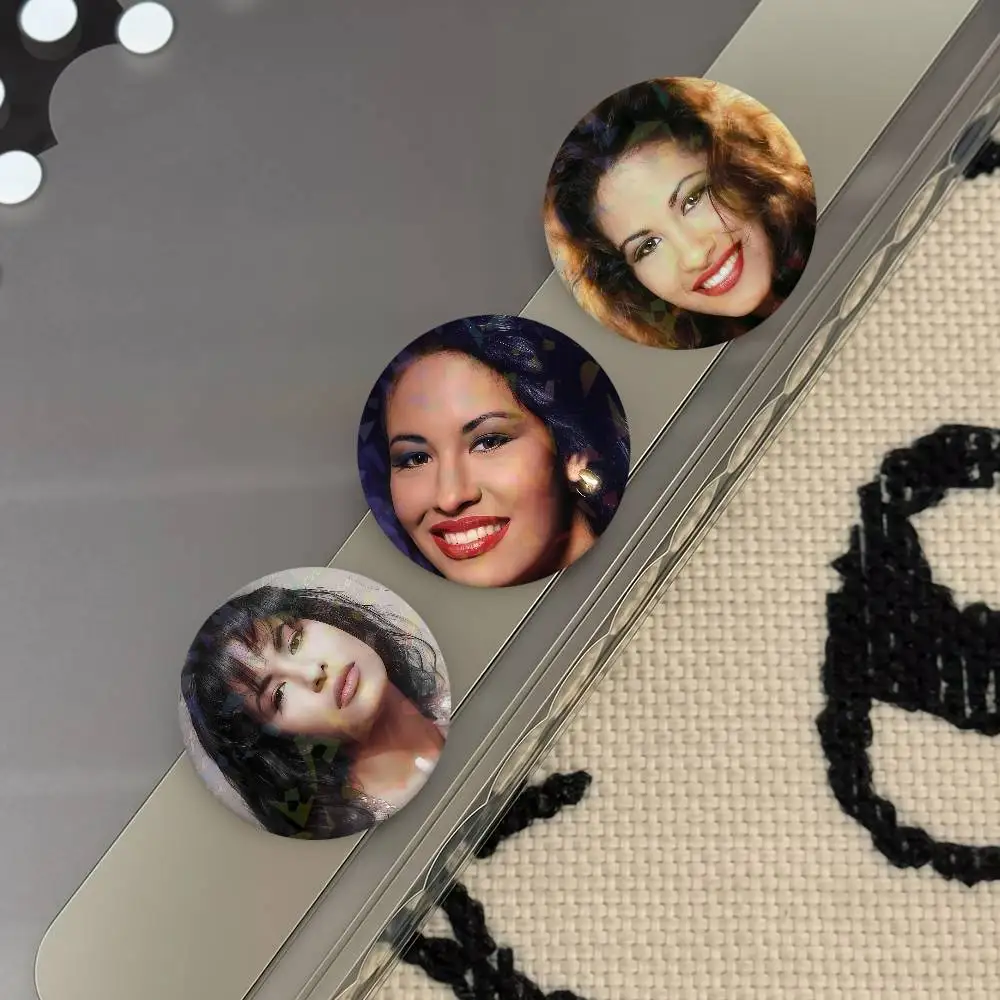 Broche con Diseño de S-Selena Quintanilla, Broches Creativos con Figuras, Accesorios para Bolsos, Sombreros y Ropa, Regalos