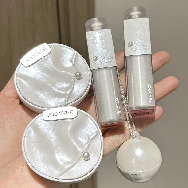 쥬시 코리안 모이스춰라이징 및 워터프루프 립스틱 블러쉬 파우더 컨투어 & 하이라이트 페이스로 쉬머링 또는 매트한 마무리 연출