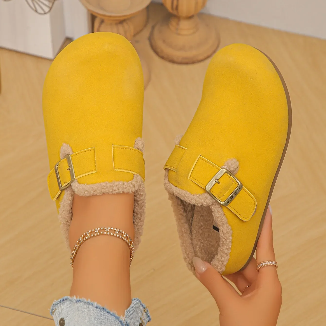 Designer-Freizeitschuhe für Damen, Winter-Hausschuhe aus Plüsch, Luxus-Damenschuhe, Modische Indoor-Fell-Slipper, Elegante Flache Schuhe in Großen Größen – Detail 5
