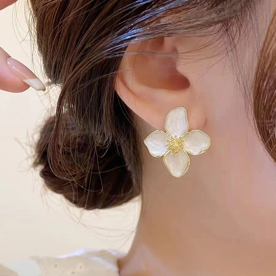 Floral Stud Earrings for Women French Retro Style Elegance Shows Temperament Perfect for Everyday and Also Dinner Party Gifts image 3