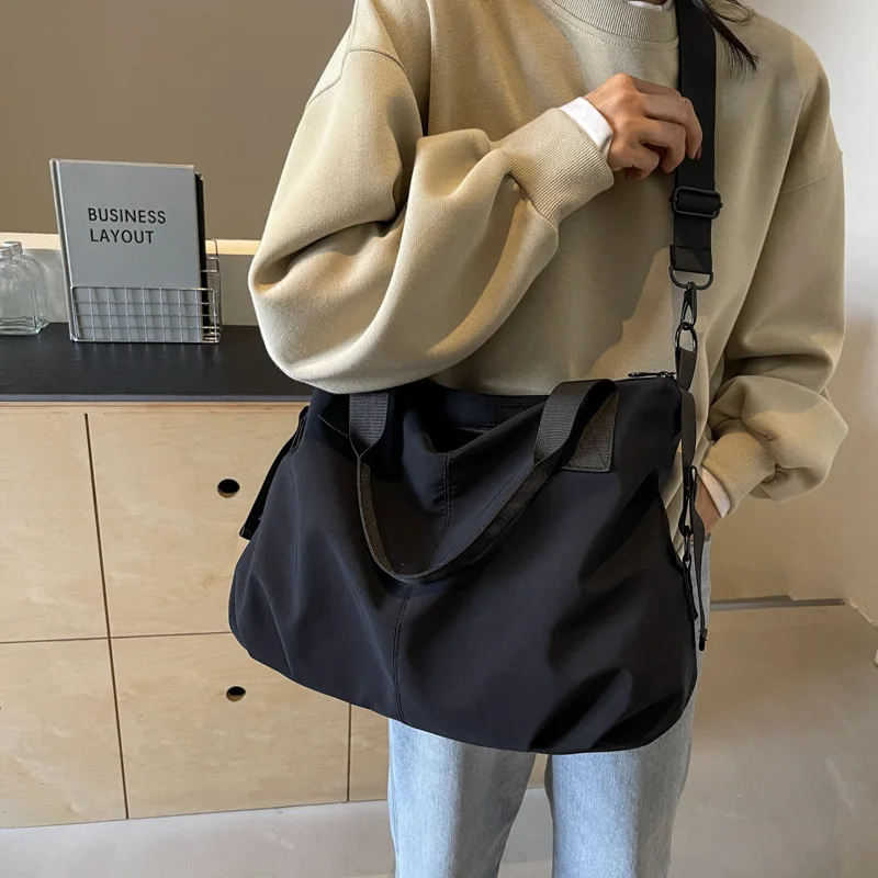 2024 nuova borsa da donna semplice moda borsa a tracolla di grande capacità borsa Casual borsa a tracolla da viaggio leggera per l\'università