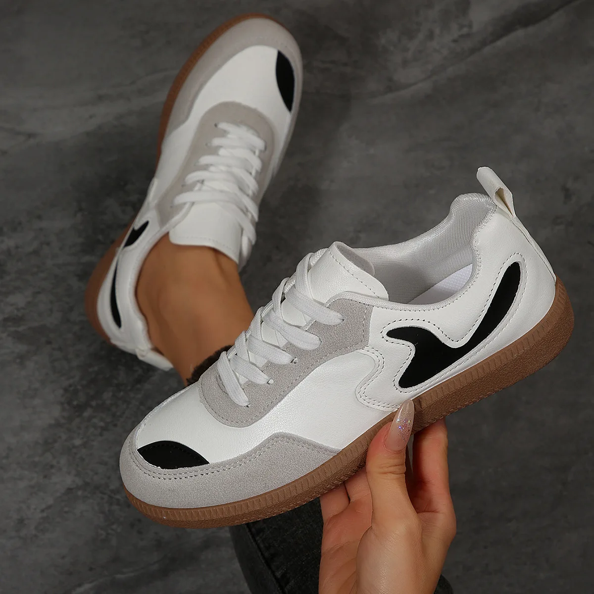 Zapatillas Deportivas Casuales Versátiles para Mujer, Estilo Dequn, Primavera-Otoño, Talla Grande, con Cordones, Blancas, Transpirables, de Caña Baja