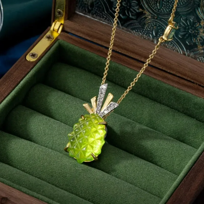 

Niche Jewelry Light Luxury Fresh Color Cute Fruit Design Copper Gold-plated Two-color Pineapple Pendant Necklace for Women
