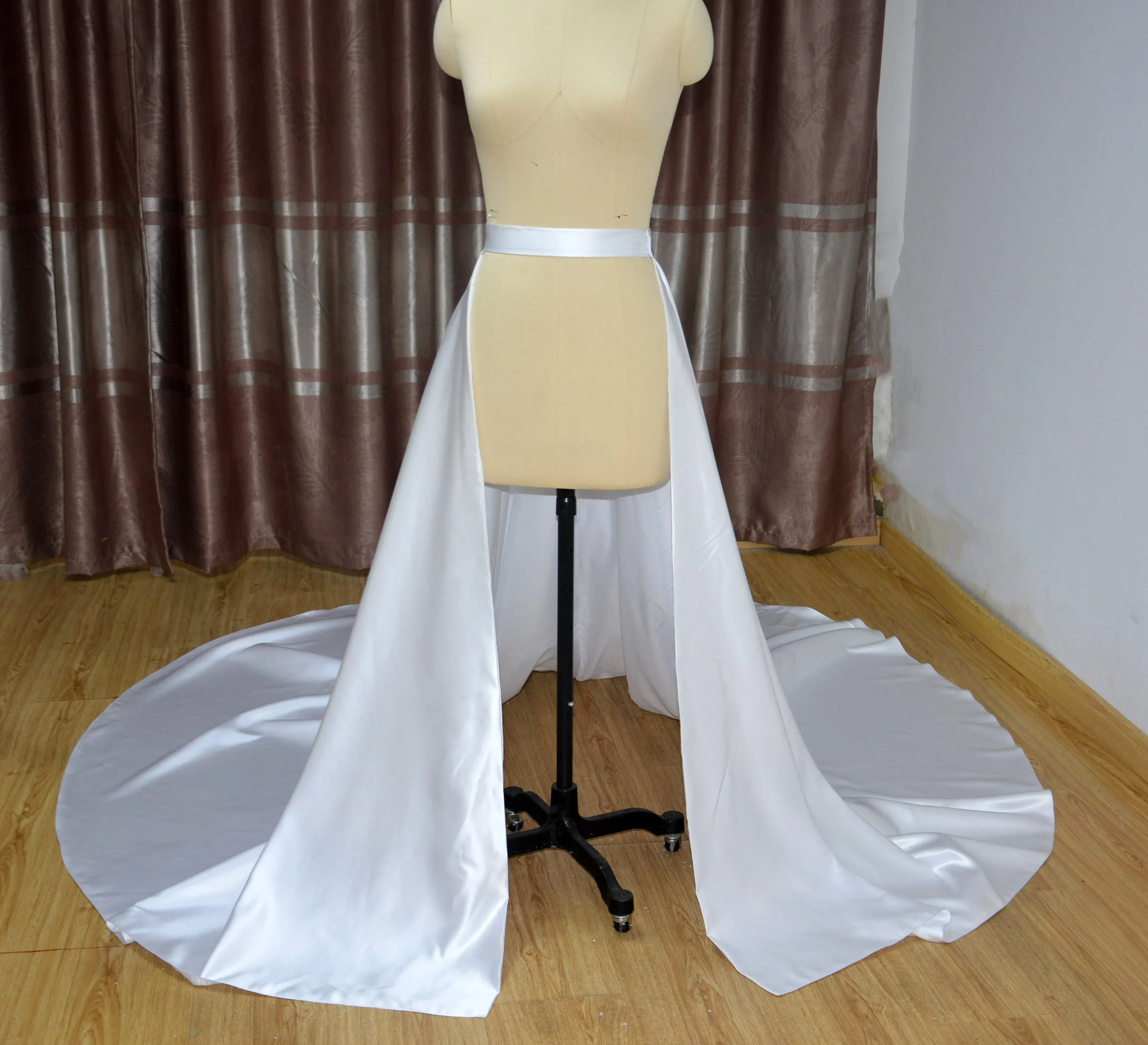 white Removable bridal dress overskirt, wedding satin detachable train Trains démontables Jupe amovible