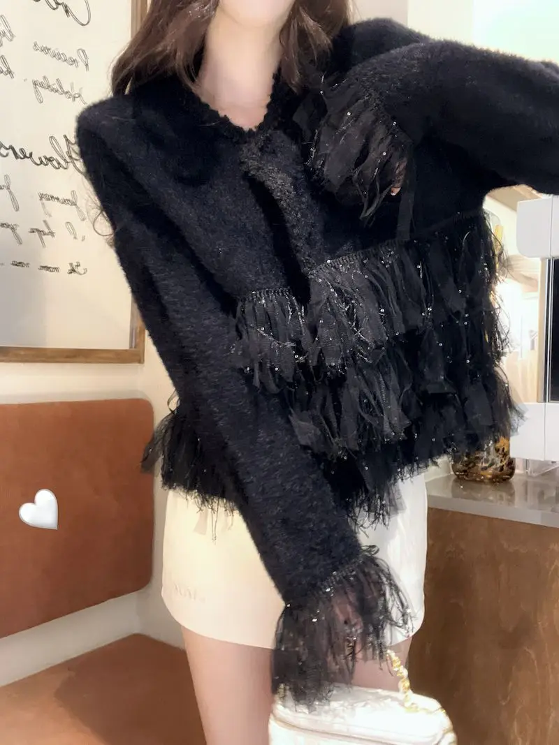 سيدة الزفاف مع شرابة وسترة غراء ناعمة ، كارديجان محبوك ، مزاجه فرنسي ، قمة غامضة ، رائعة