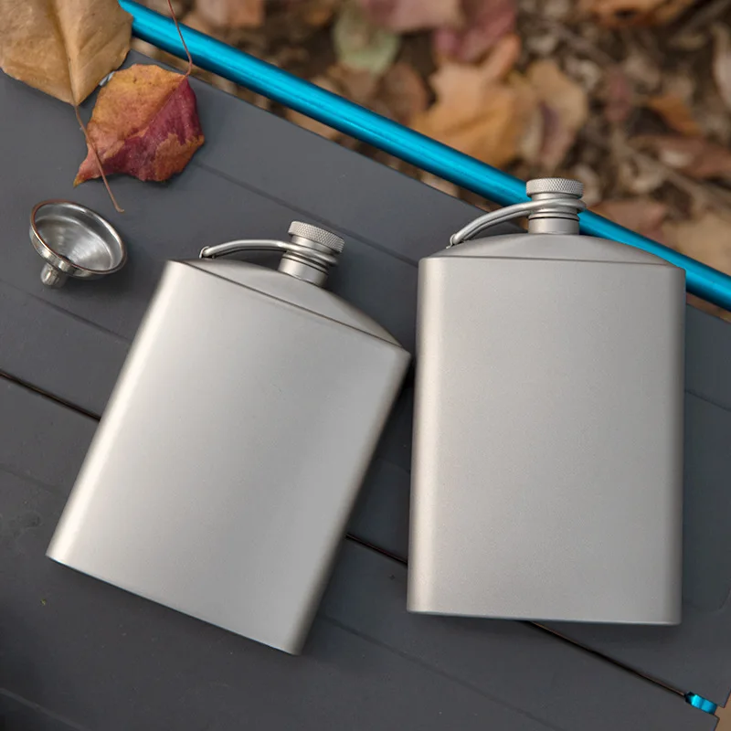 Titanium Hip Flask with Funnel, 260ML Outdoor Portable Wine Pot Flagon Hip Flask with Cap (200ML)