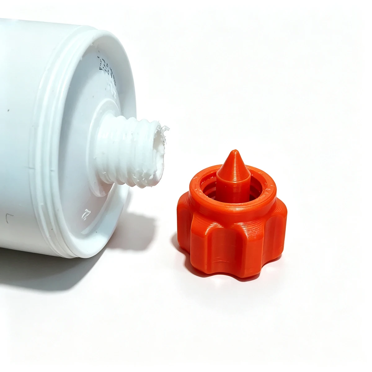 2/15Pcs Polygonal Anti-Hardening Caps for Standard Diameter Sealing, Upgraded Sealing to Prevent Leaks and Waste, Reusable Pipe Plugs - Threaded Sealing Pipe Plugs, Suitable for Caulking Tubes, for Use with Home Improv