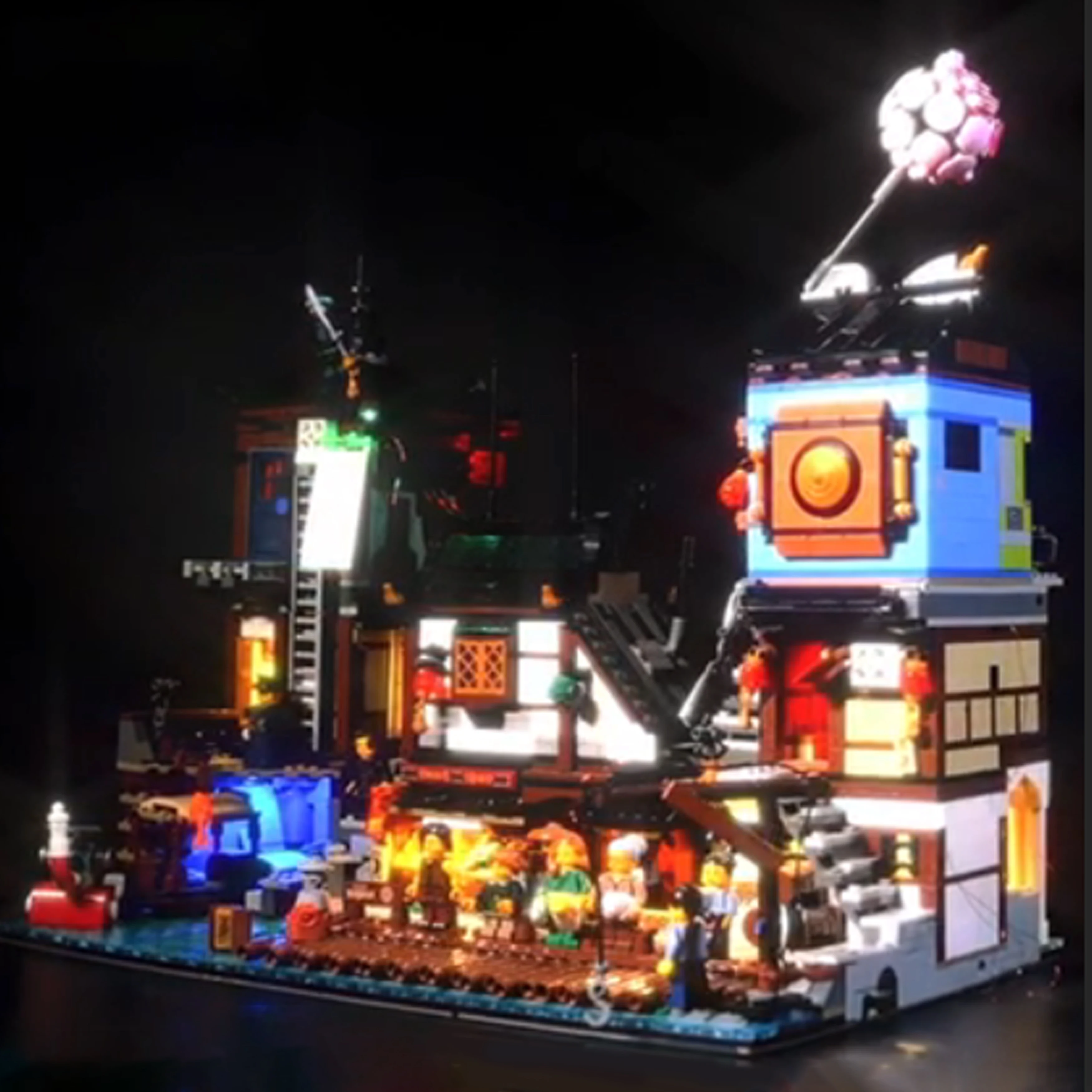 Zestaw oświetlenia LED kompatybilny z modelami klocków 70657 Harbor City Docks, akcesoria do dekoracyjnego oświetlenia (tylko światła)