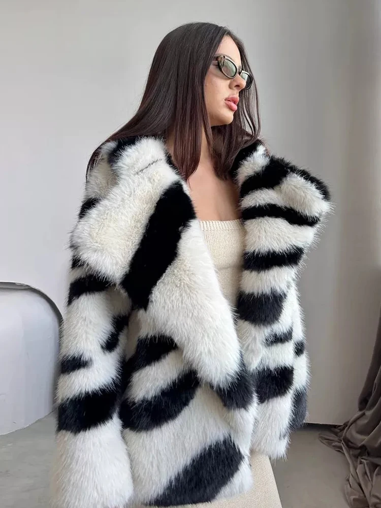 

TARUXY Winter Retro Fur Coat For Women Large Lapel Pocket Zebra Print Fur Coat Female Thicken Mid-length Fur Cardigan Fashion