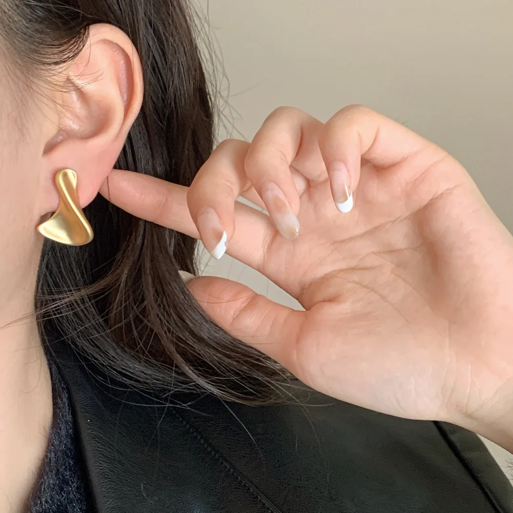 S925 الفضة إبرة المتخصصة تصميم الملتوية غير النظامية وأقراط النسخة الكورية الجديدة من غير النظامية مجوهرات للنساء 2026 هدية الولايات المتحدة #5