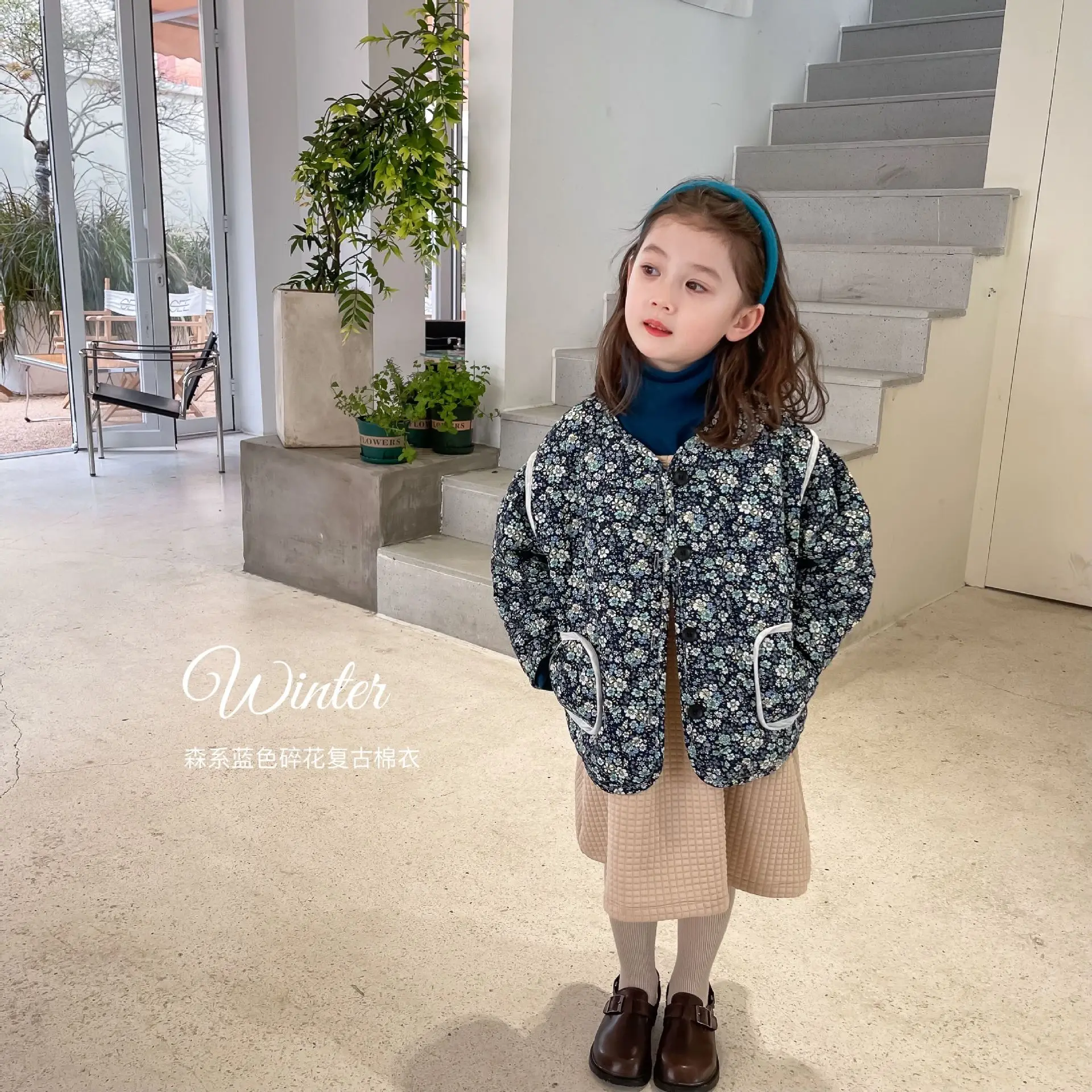 Children's Retro Style Blue Floral Quilted Edge Wrapped Cotton Jacket for Girls, Fashionable and Versatile