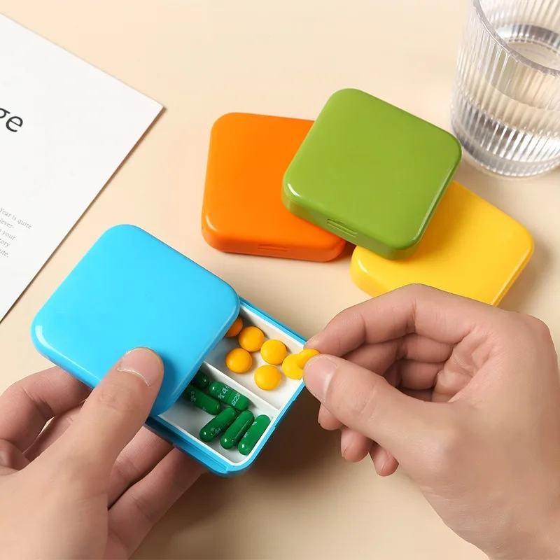 Portable Square 2-Grid Pill Box Travel Moisture-Proof Mini Medicine Organizer Box for Easy Carry And Classification