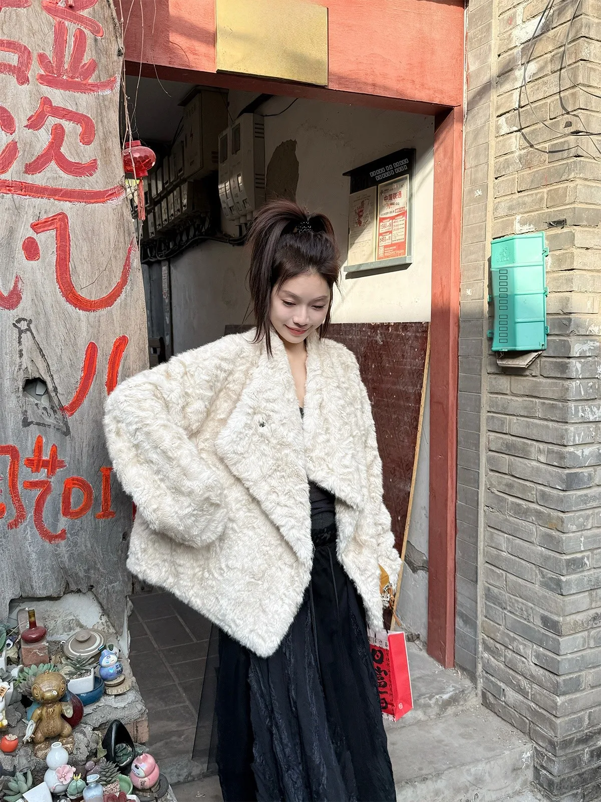 

Экологичная женская короткая куртка из искусственного меха с высоким воротником, длинными рукавами, свободного кроя, из полиэфирного волокна, для повседневной носки, зимняя верхняя одежда