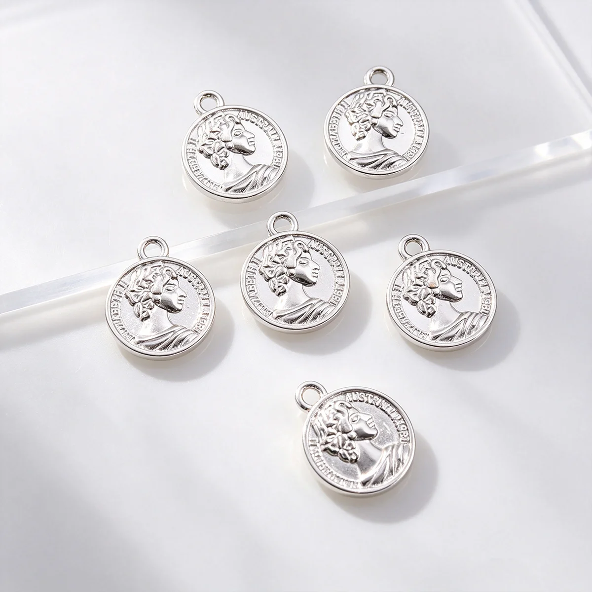 10 Pieces of European-Style Vintage Handmade Accessories, Embossed Portrait Round Pendants, Single-Circle Handmade Small Items, Suitable for DIY Bracelets, Necklaces, and Earrings, Vintage Light Luxury Style Jewelry DIY Basic Handmade Materials