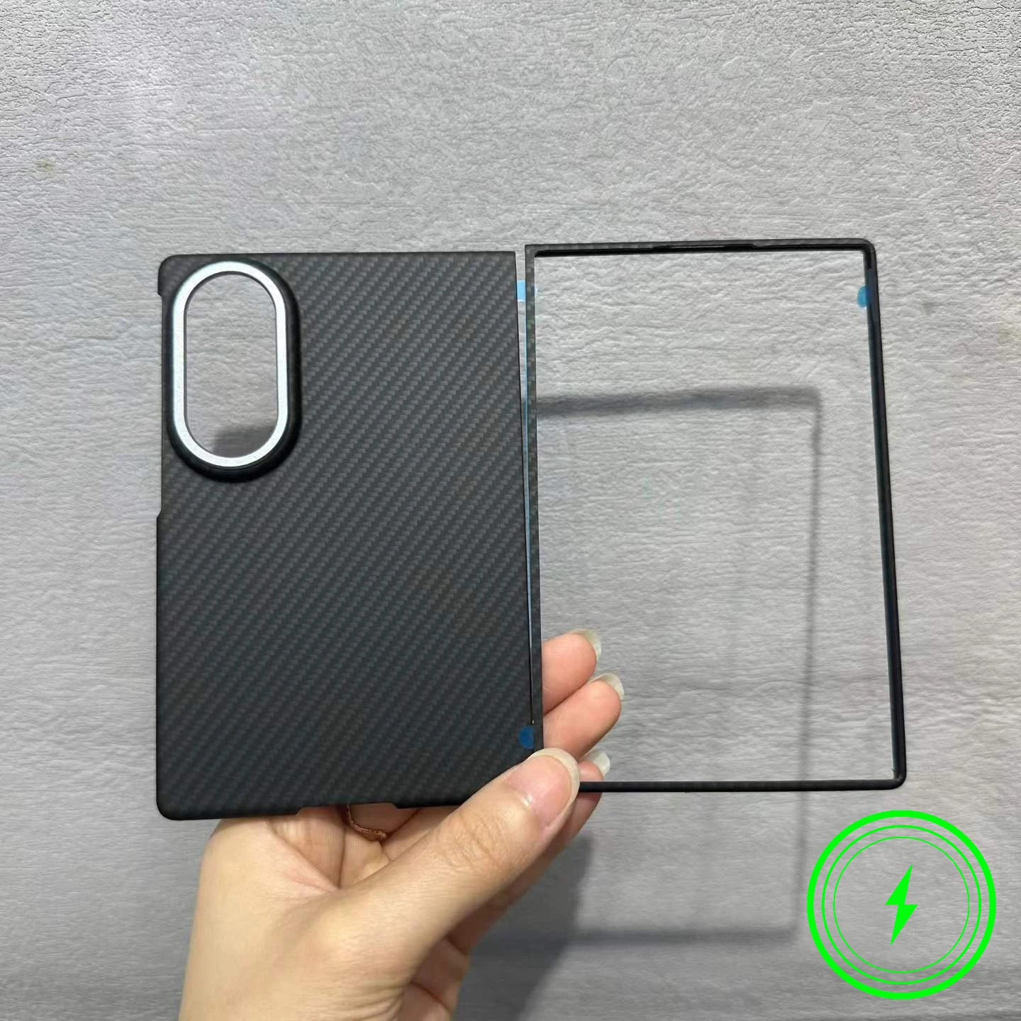 Hochwertige magnetische 1500D Carbonfaser-Muster-PC-Hülle für Samsung Galaxy Z Fold 8 mit Kevlar-Haptik und kabelloser Ladefunktion