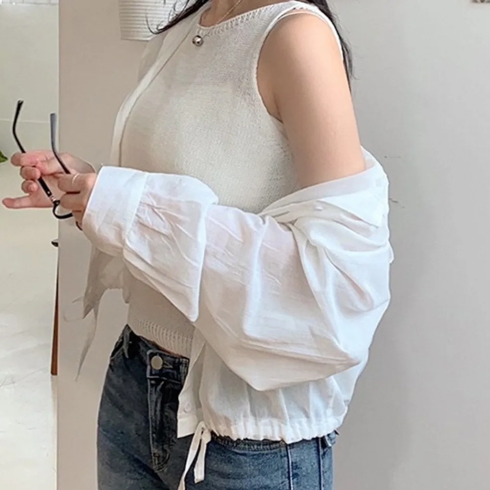 เสื้อคลุมกันแดดสไตล์เรโทรสุดชิคสำหรับฤดูใบไม้ร่วง ดีไซน์หรูหรา พร้อมฮู้ดและสายรัดเอว สำหรับสุภาพสตรี ผลิตจากโพลีเอสเตอร์...