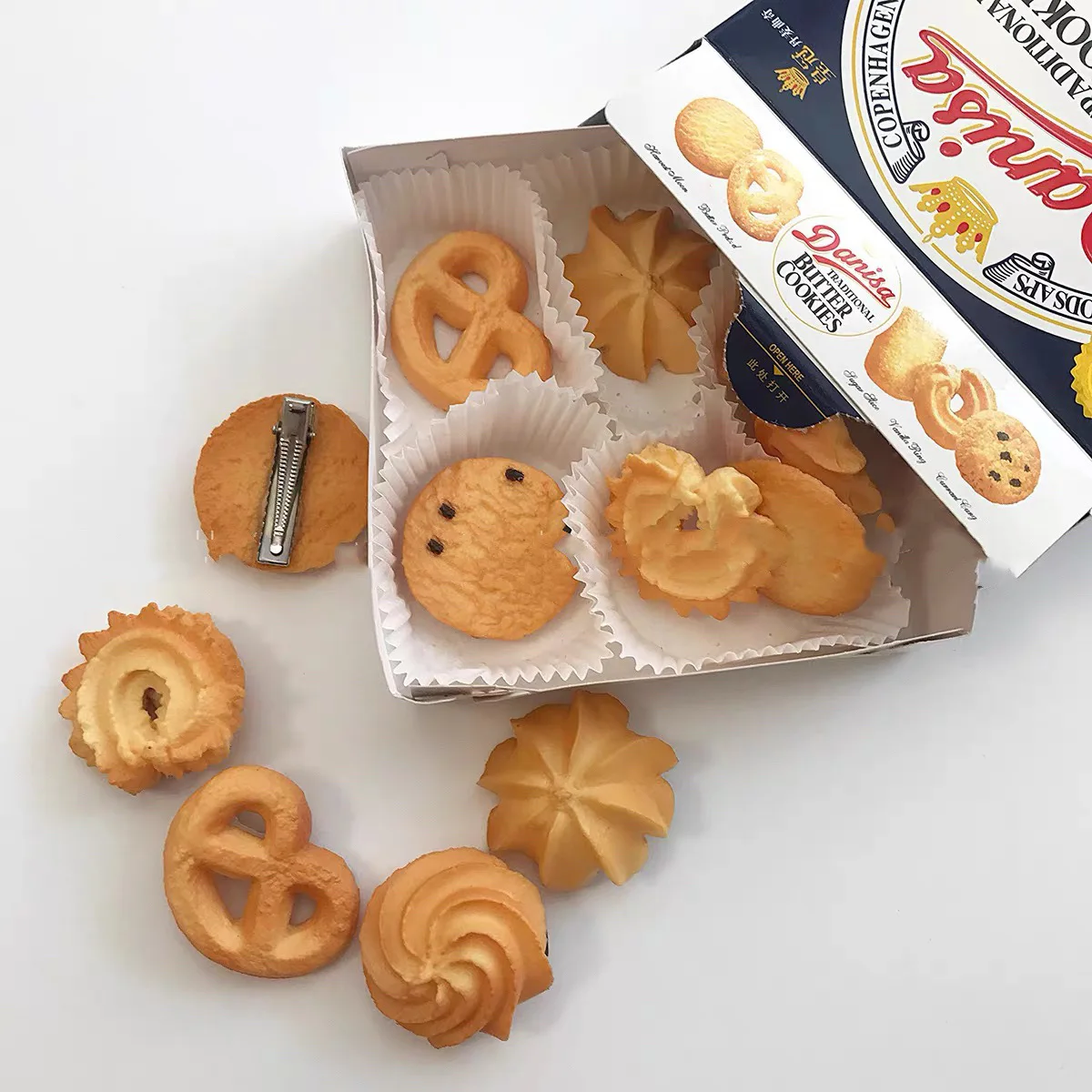 A pack of 5pcs cartoon simulation biscuit hairpin cute biscuit clip food clip funny side clip bangs clip student girl heart head