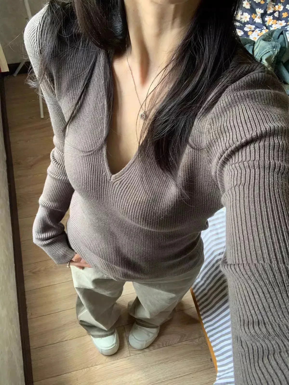 plus Size V-Neck Knitwear Women's Spring Autumn Winter Slim Fit Long Sleeve Base Shirt Tight Waist Enhancing Body Shape