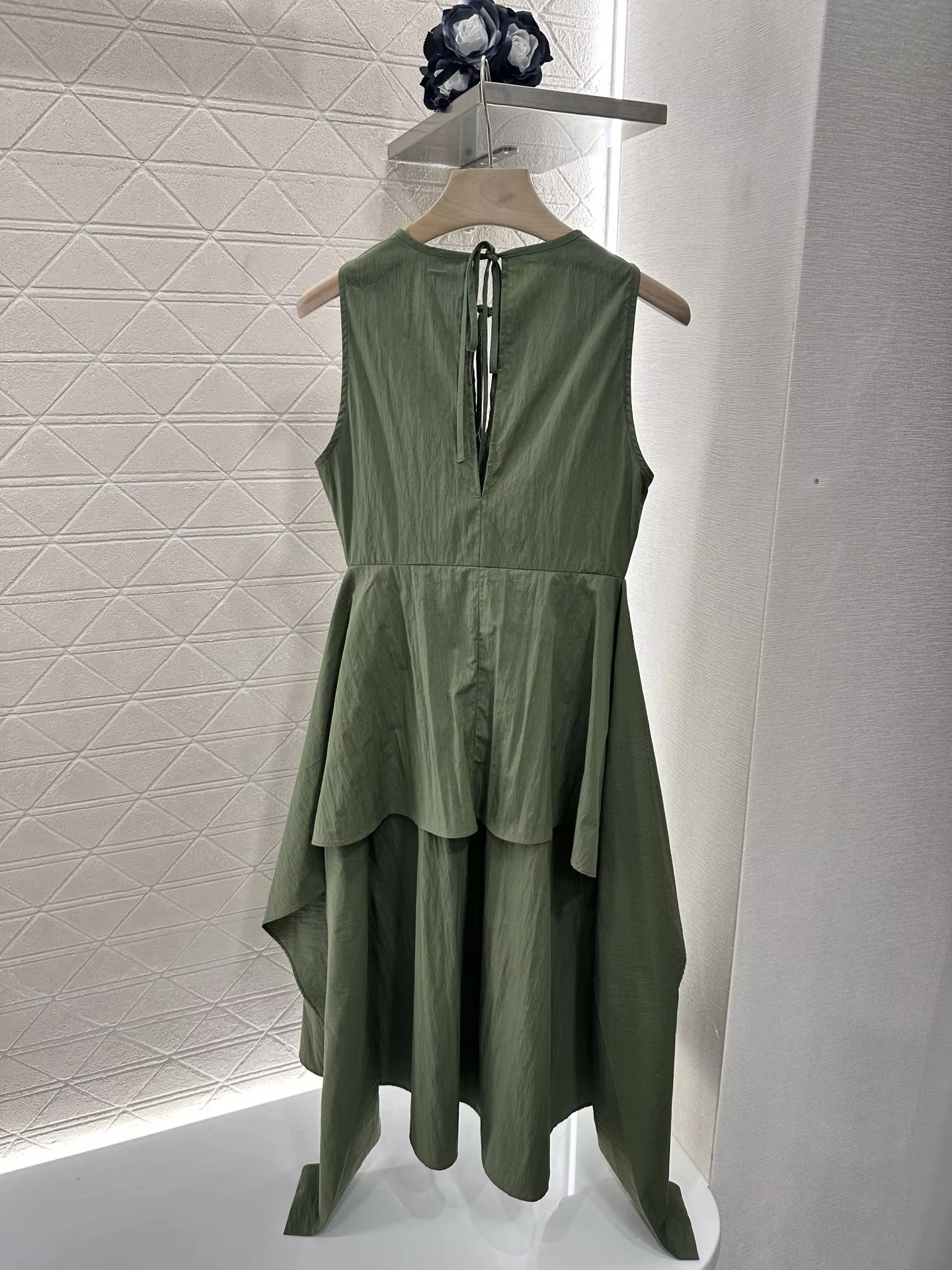 

Designer Brand 2025 Spring/Summer New Women's Irregular Sleeveless Lace up Dress