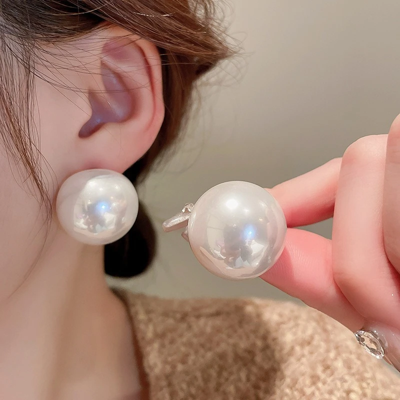 

New Imitation Pearl Super Large Exaggerated Round Earrings Korean Women's Versatile Earrings Fashion Light Luxury Earrings