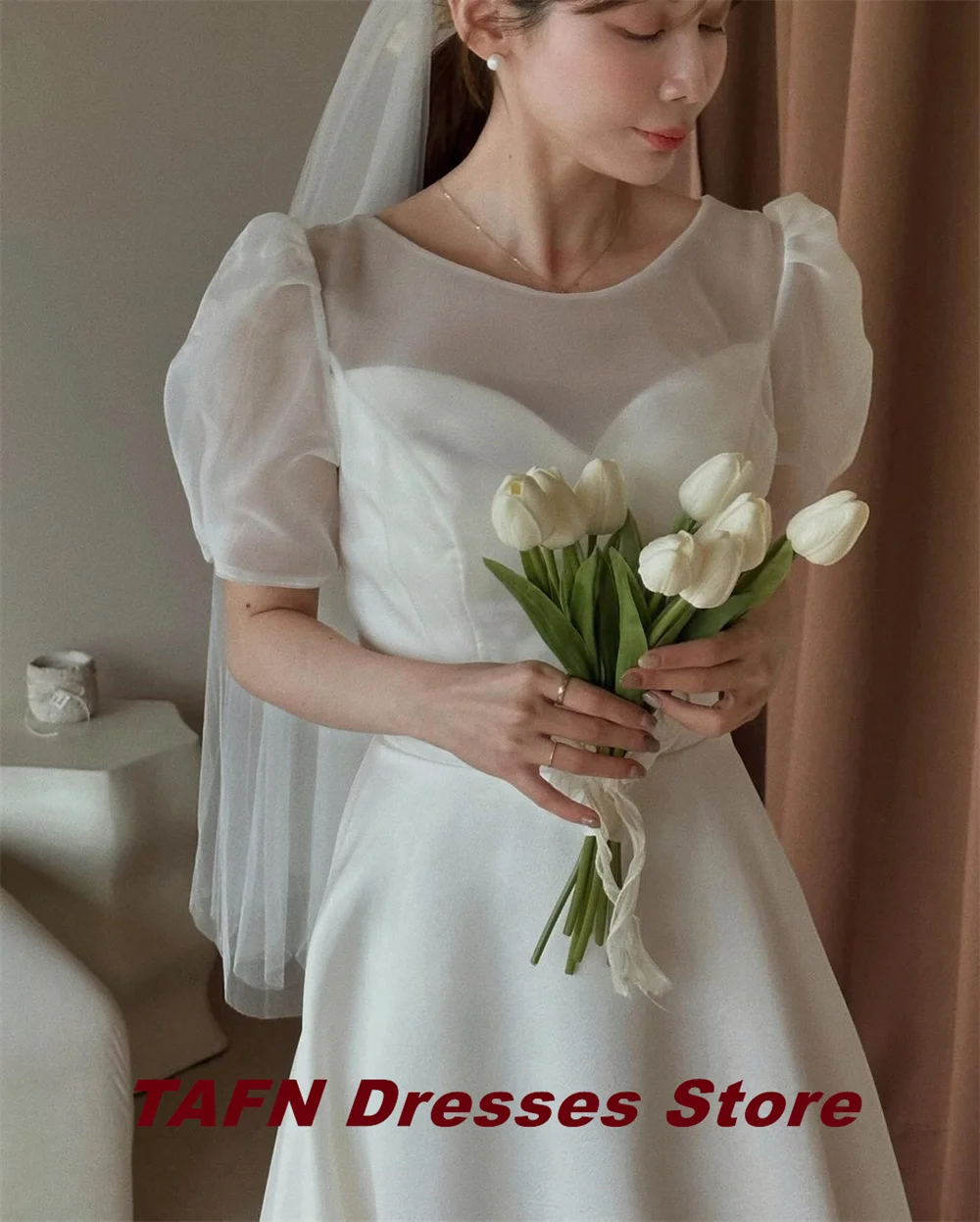 Tafn A-Linie kurze Ärmel Empfang Kleider Schaufel kragen Illusion Hochzeit Shooting Kleider elegant drapiert Brautkleid