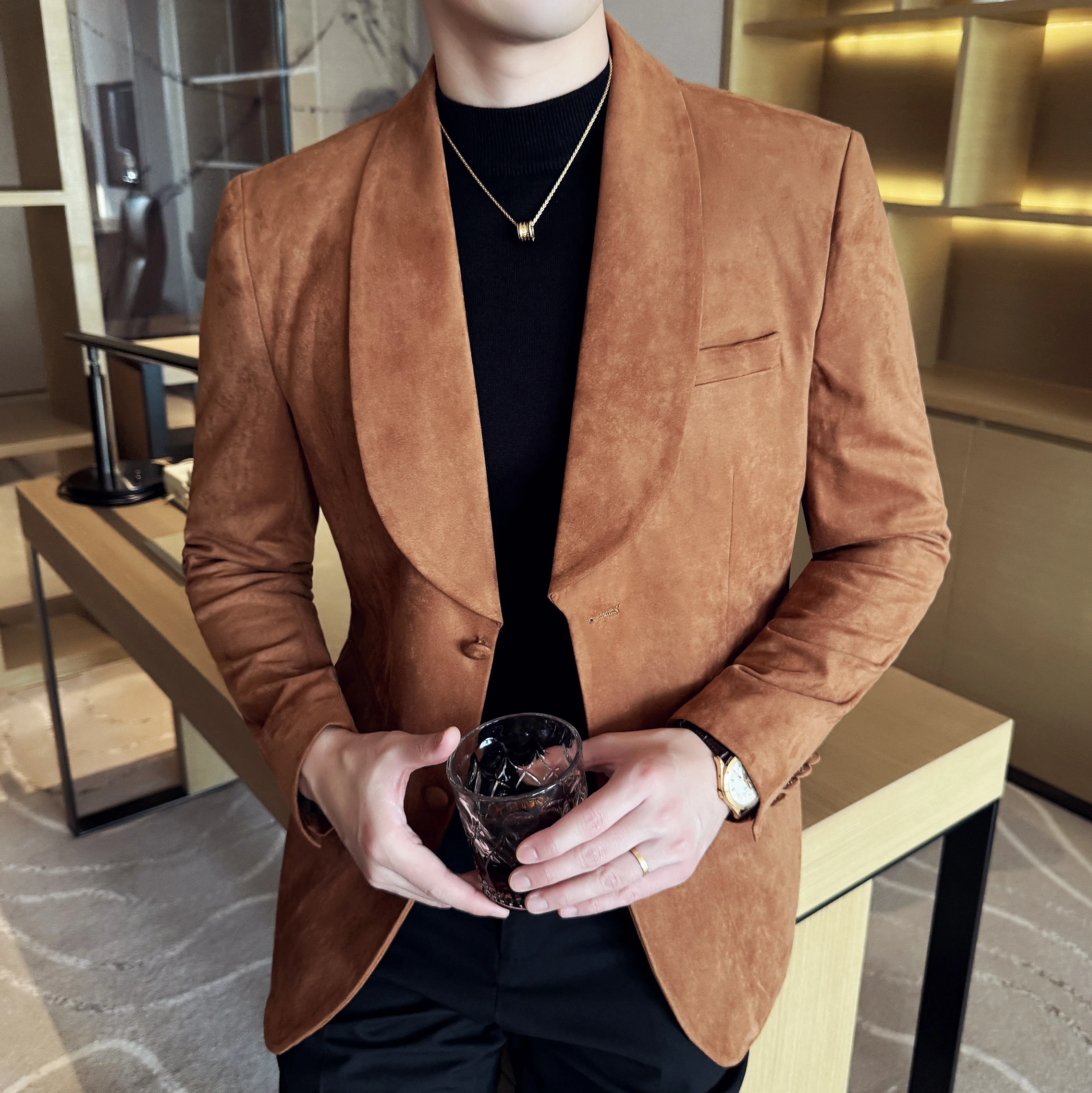 

Осень-зима, замшевые пиджаки, мужские деловые платья с большими лацканами, свадебные пиджаки, однотонные повседневные пиджаки в социальном стиле