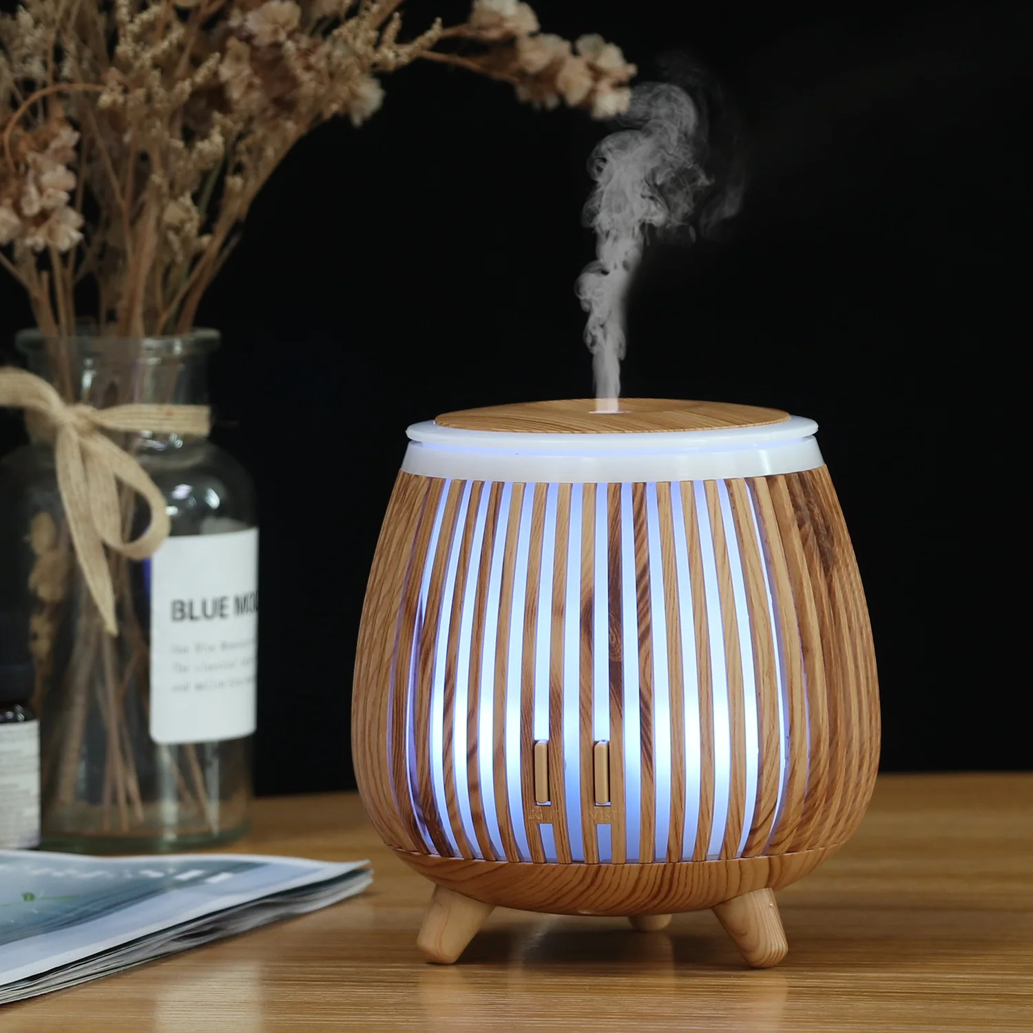 USB-Aromatherapie-Diffusor mit hohlem Design, 7-farbiger Luftbefeuchter mit LED-Licht, kühler Nebelmacher für ätherische Öle für zu Hause