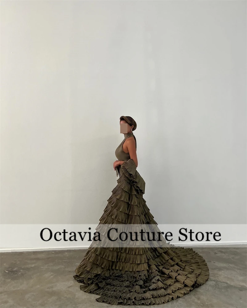 Halter Chapel Train Satin Formal Evening Dress Floor Length Robe de soirée Straight Sleeveless Elegant Solid Color Saudi