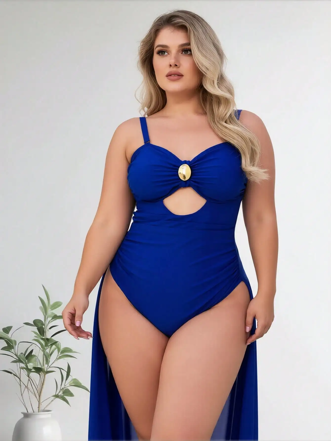 Traje de baño de una pieza azul real talla grande 2026 nuevo para mujer, con aberturas, fruncido, control de abdomen, detalles dorados, para vacaciones en la playa, push-up y ajuste ceñido.