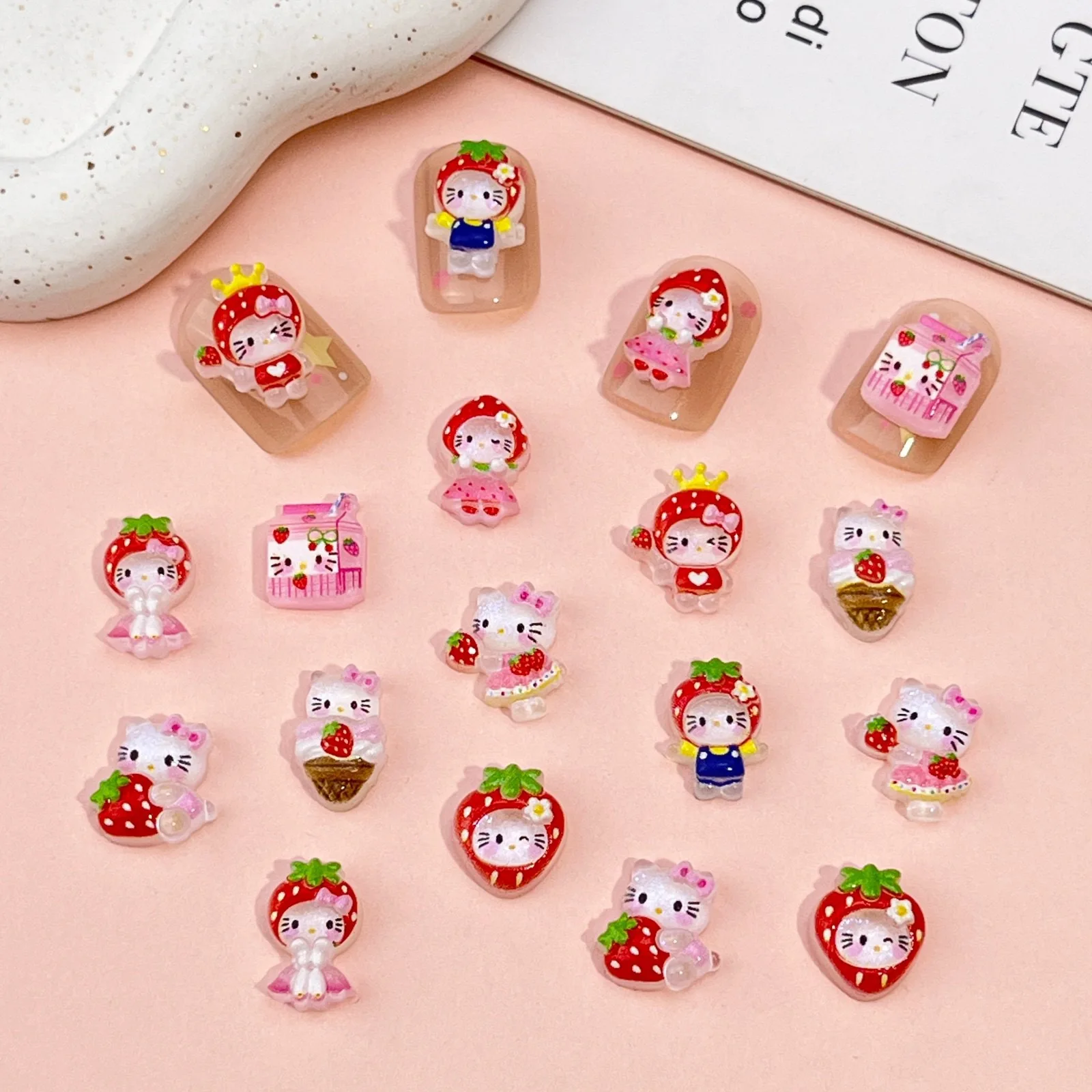 50 Peças Novas de Resina Miniatura, Adoráveis Desenhos Animados de Gato e Coelho Morango, Ornamentos de Base Plana para Fabricação de Joias, Acessórios para Manicure e Acessórios de Cabelo