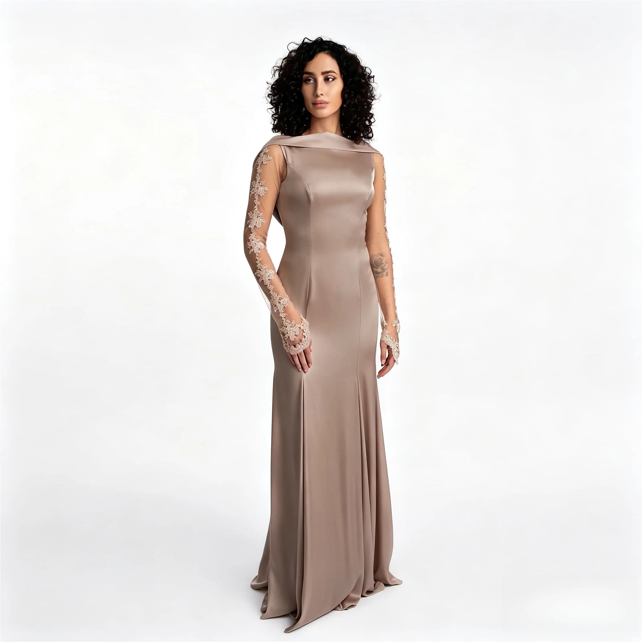 Vestido de Noche Personalizado en Satén Color Taupe, Cuello Barco, Apliques de Encaje Transparente, Manga Larga, Elegante, Formal, para Invitadas de Boda y Fiestas