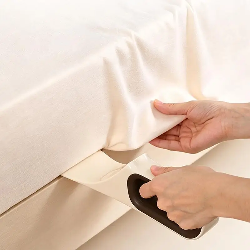 Labor-Saving Bed Sheet Tucker Portable Anti-Slip Plastic Mattress Lifter Bedding Helper for Home Hotel Cleaning Use