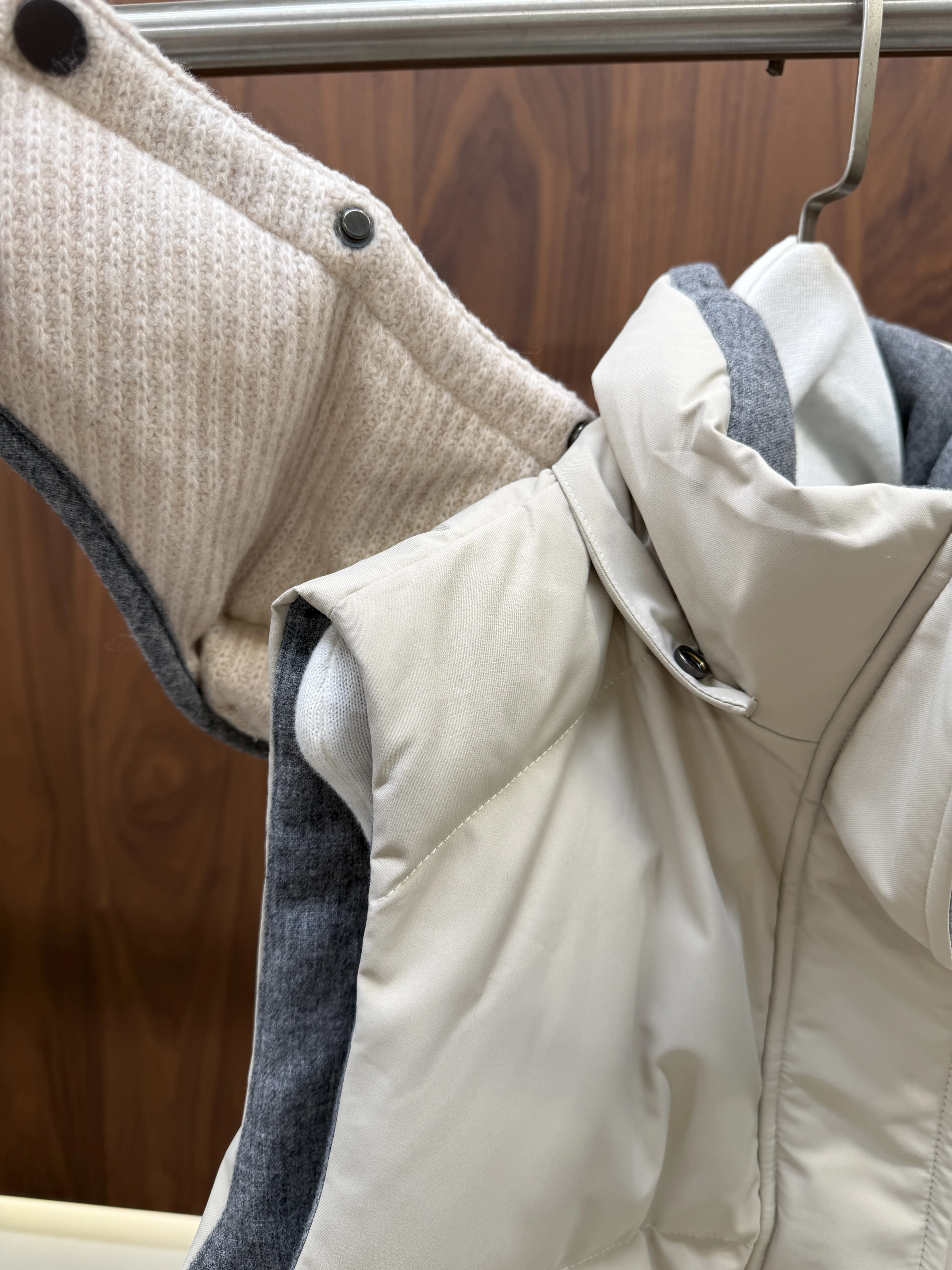 2026 Fall/Winter Women's Hooded Zip-Front Down Vest