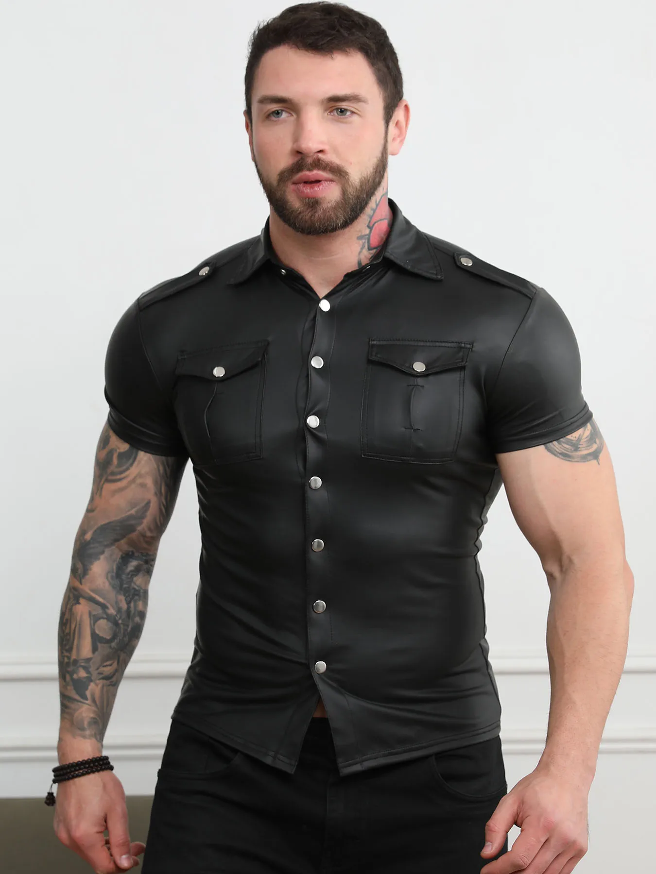 

Мужская рубашка из искусственной кожи с карманами из искусственной кожи, повседневные рубашки с короткими рукавами и воротником для мотоциклов, вечерние наряды для ночного клуба