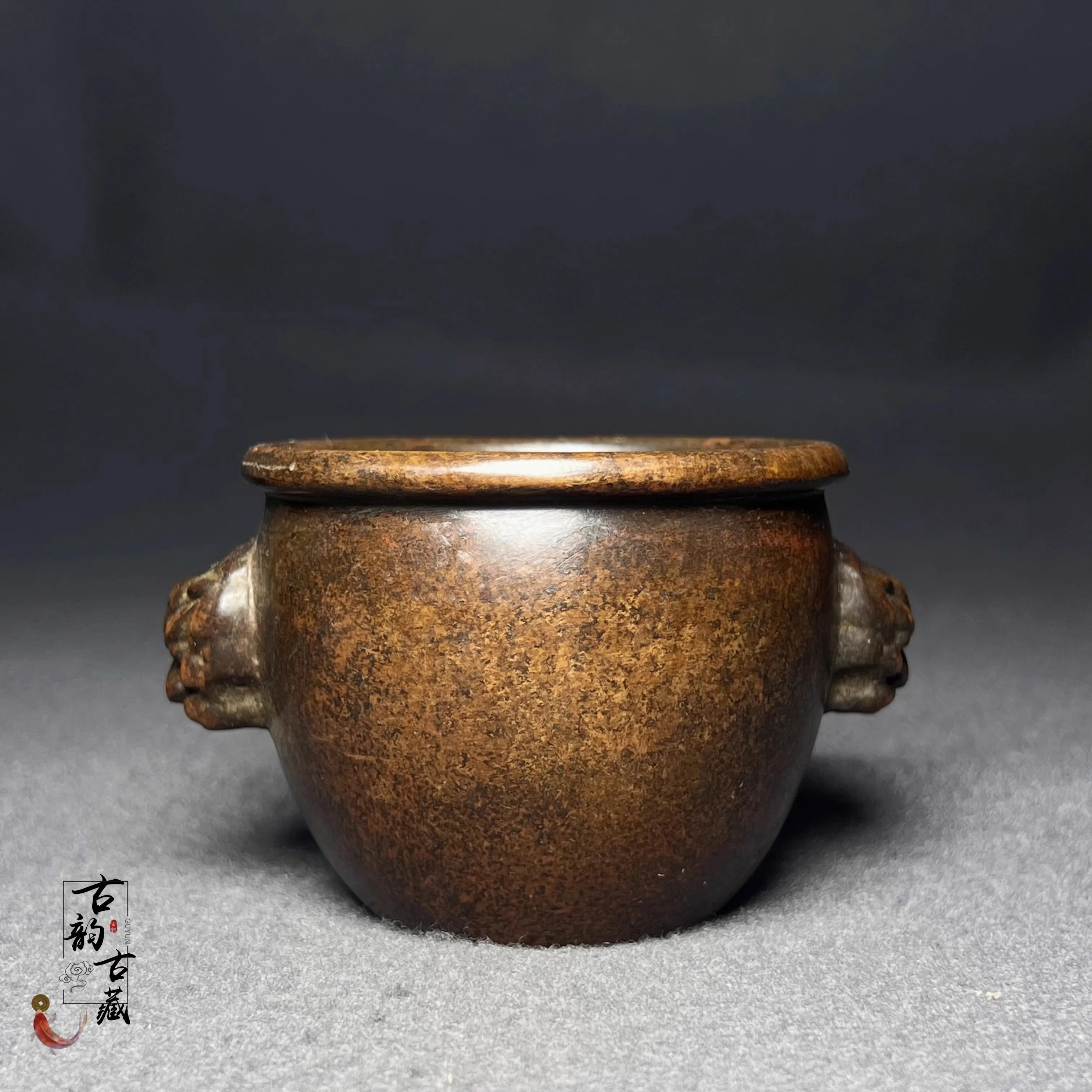 

Antique Xuande Furnace Old Collection Aromatherapy Furnace Old Items Treasure Cylinder Both sides of the beast head furnace Deco