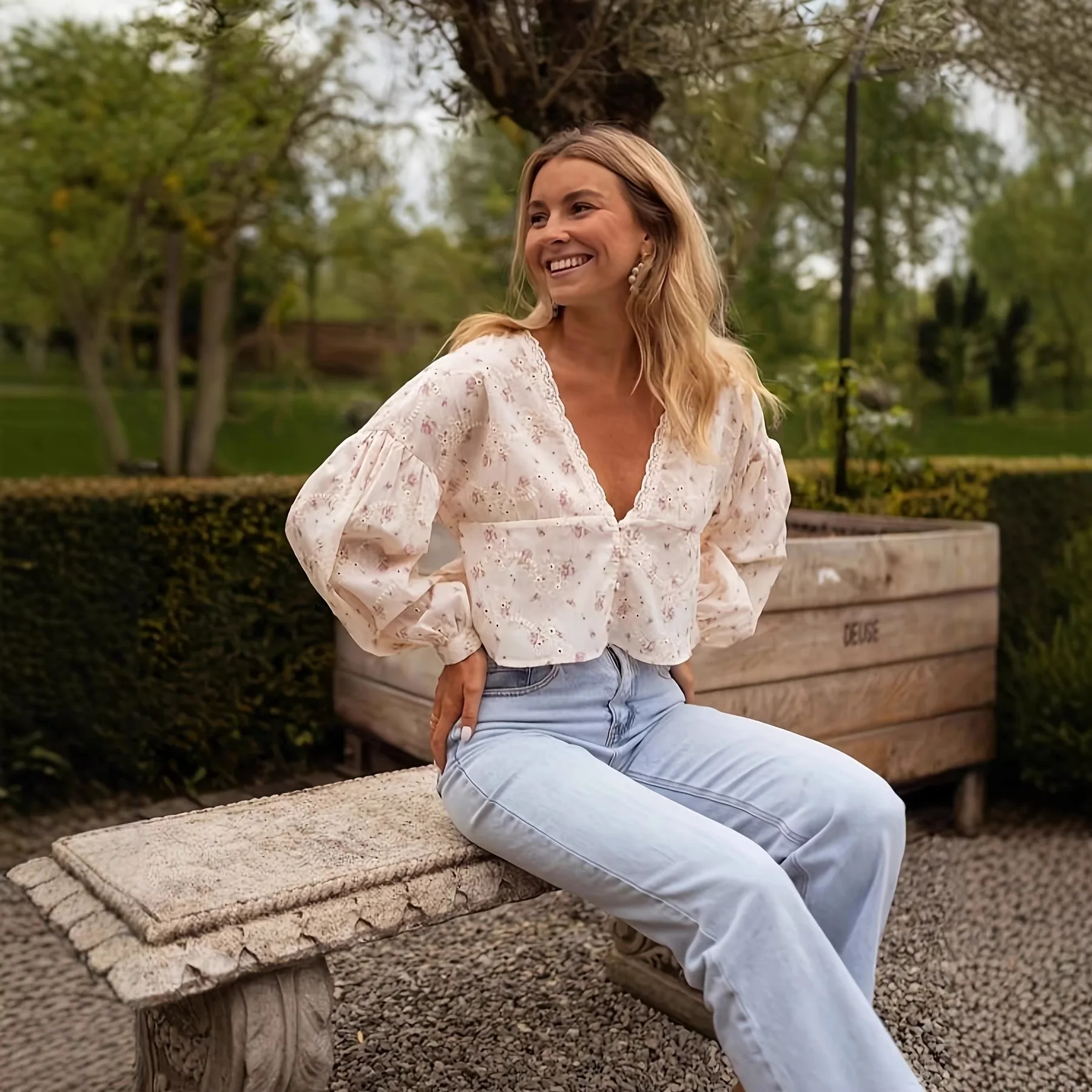 Elegant women's shirt with embroidered fabric, lantern sleeves and V-neck lace splicing