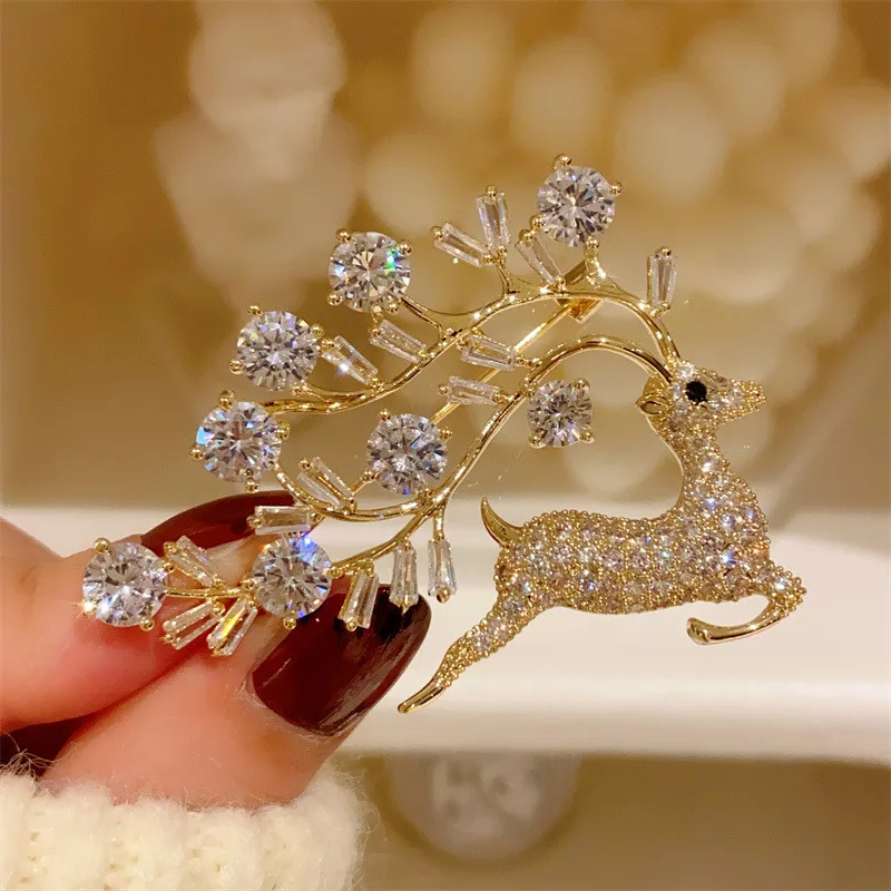 

CC Shining Brooches Classic Christmas Gifts White Zirconia Deer Shape Corsage High-end Korea Style Suit Pins Shawl Buckles B174