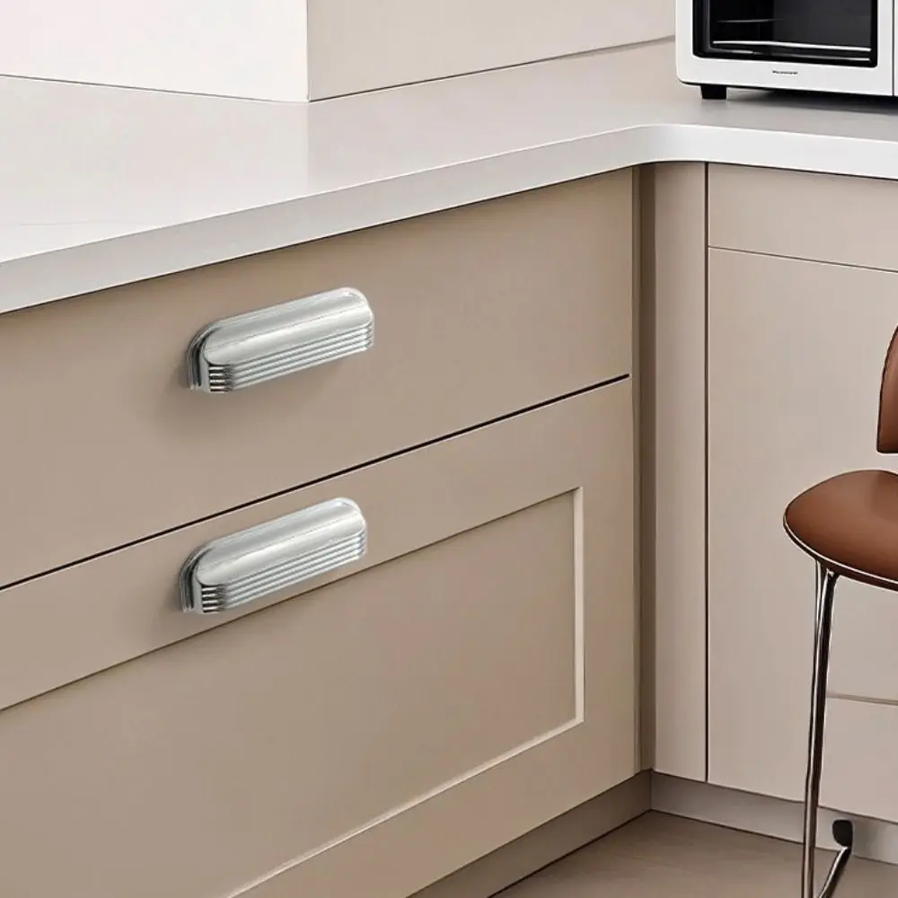 Zinc Alloy Material Cabinet Pulls Curved Edges Design Hammered Texture Cabinet Handles Brushed Gold Finish Solid Construction