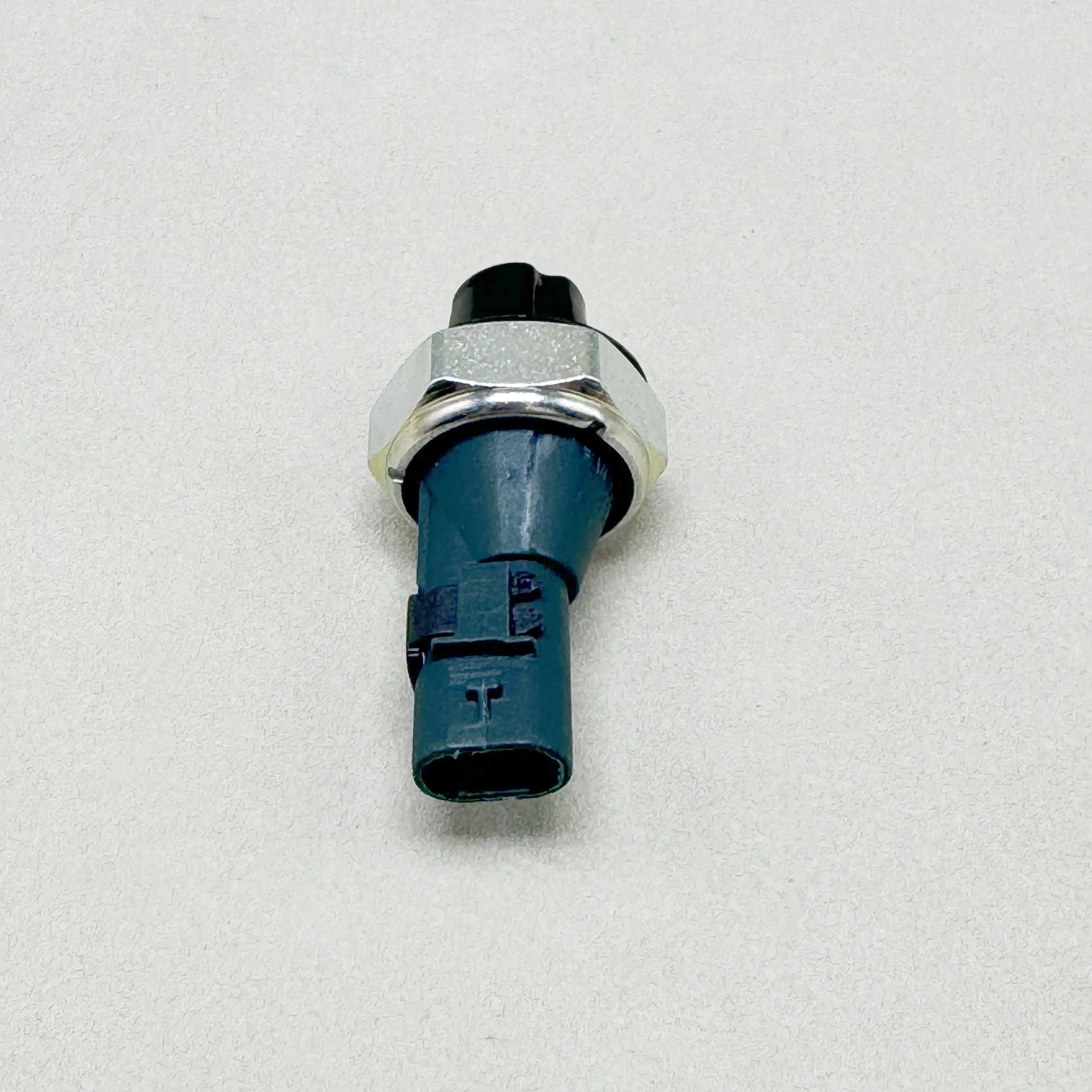 Oil Pressure Sensor Switch 0.3 Bar to 0.6 Bar 06L919081A For Q5 Q7 Q8 TT A3 Cabriolet A4 A5 Passat Tiguan Touareg Seat