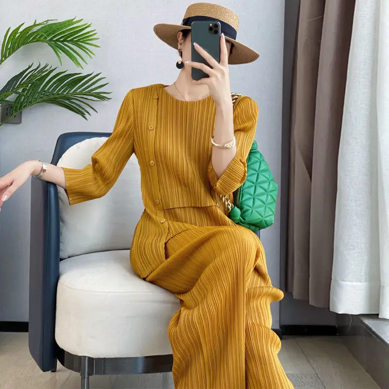 Sets Female Pleated High-end Temperament Kit Female Spring 2023 New Design Inkjet Pants Two-piece Of Solid Stylish T Shirt