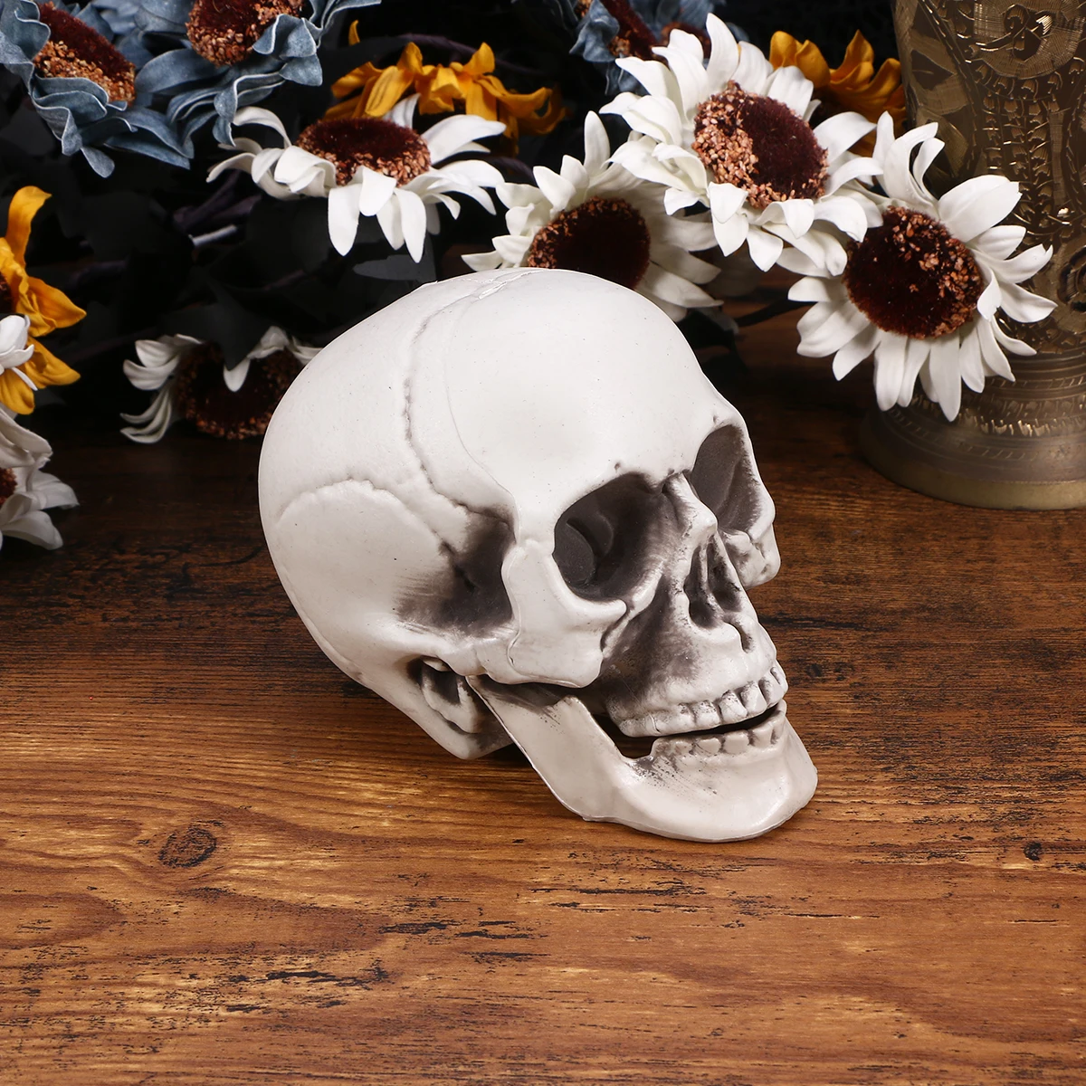 

Simulation Human Skull Model White Halloween Decor Props Spooky Gift Theme KTV BarHaunted House Mantel Shelf