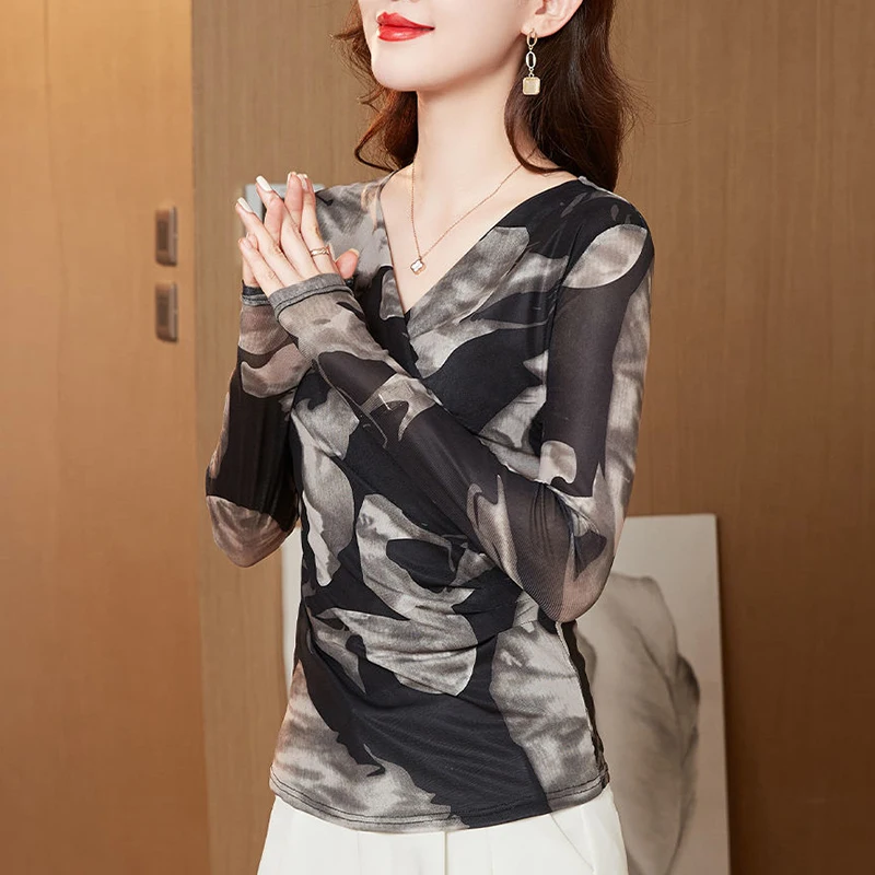 Autumn Winter V-neck Elegant Fashion Printing Mesh Bottoming T-shirt Lady Long Sleeve All-match Slim Pullovers Female Casual Tee