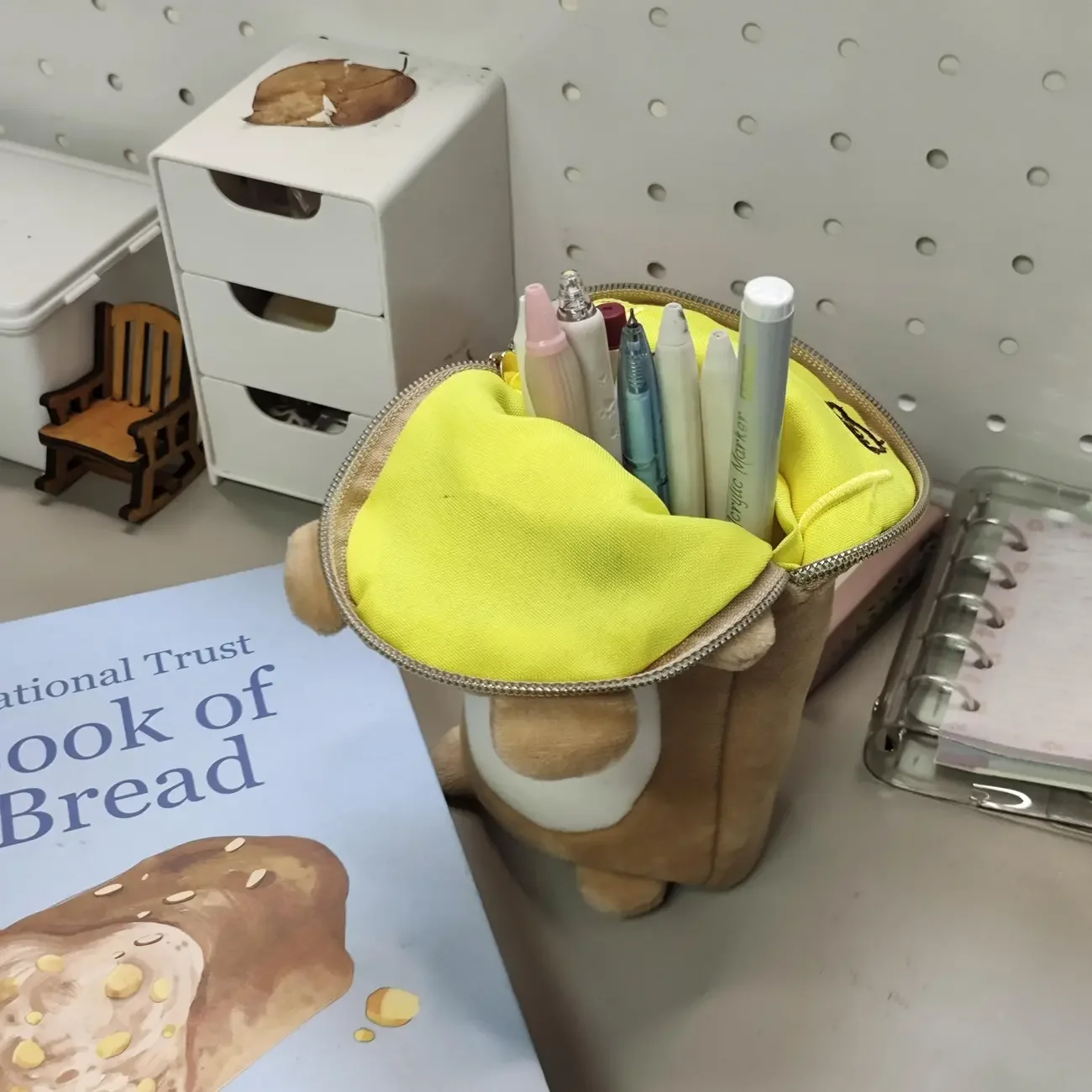 Monedero de felpa Rilakkuma, bonito estuche para lápices de gran capacidad de alto valor, bolsa de almacenamiento para estudiantes, regalo de vacaciones
