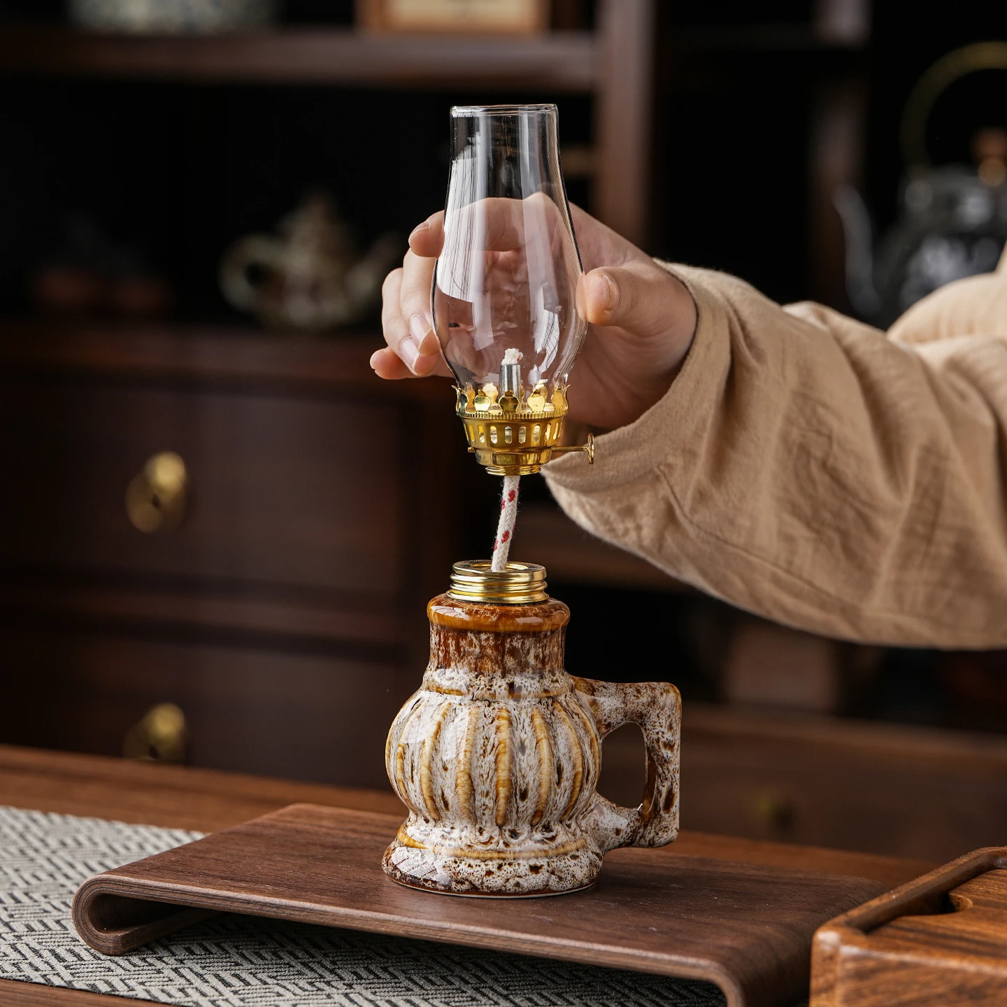 Windproof glass candle holder available in six colors, vintage oil lamp with handle, outdoor oil lamp, suitable for pastoral sty